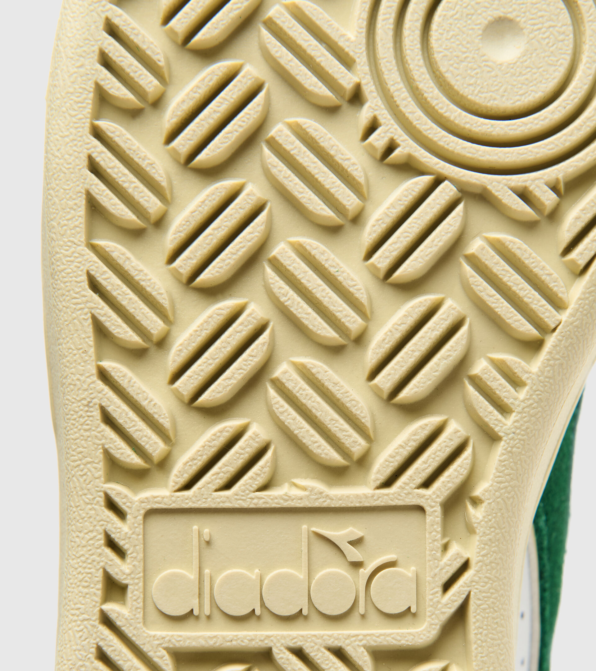 Zapatillas deportivas - Unisex MAGIC BASKET LOW SUEDE LEATHER AMAZZONIA/BIANCO - Diadora
