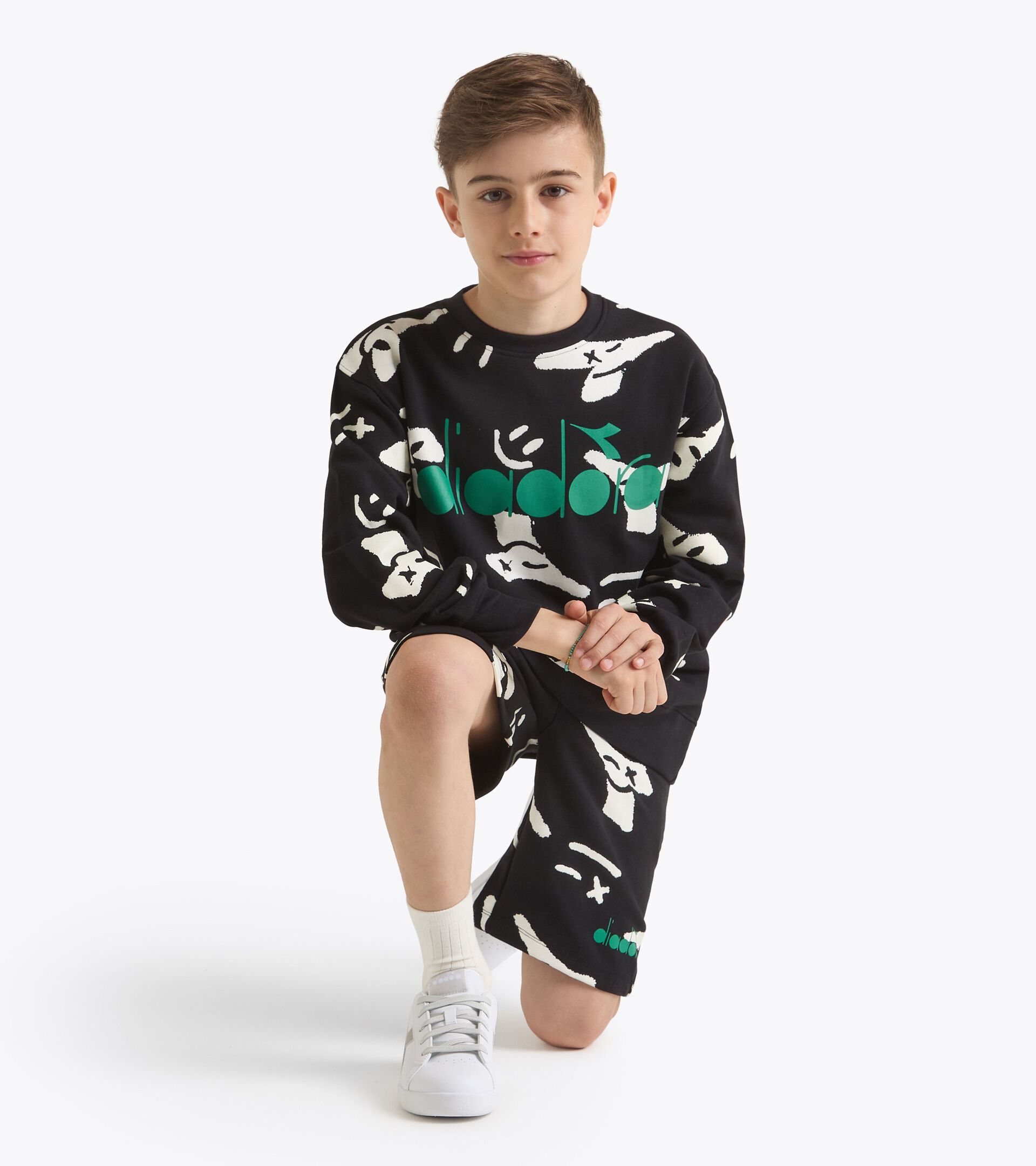 Bermuda - Fit comfort - Boy
JB. BERMUDA SMILE LOGO BLACK - Diadora