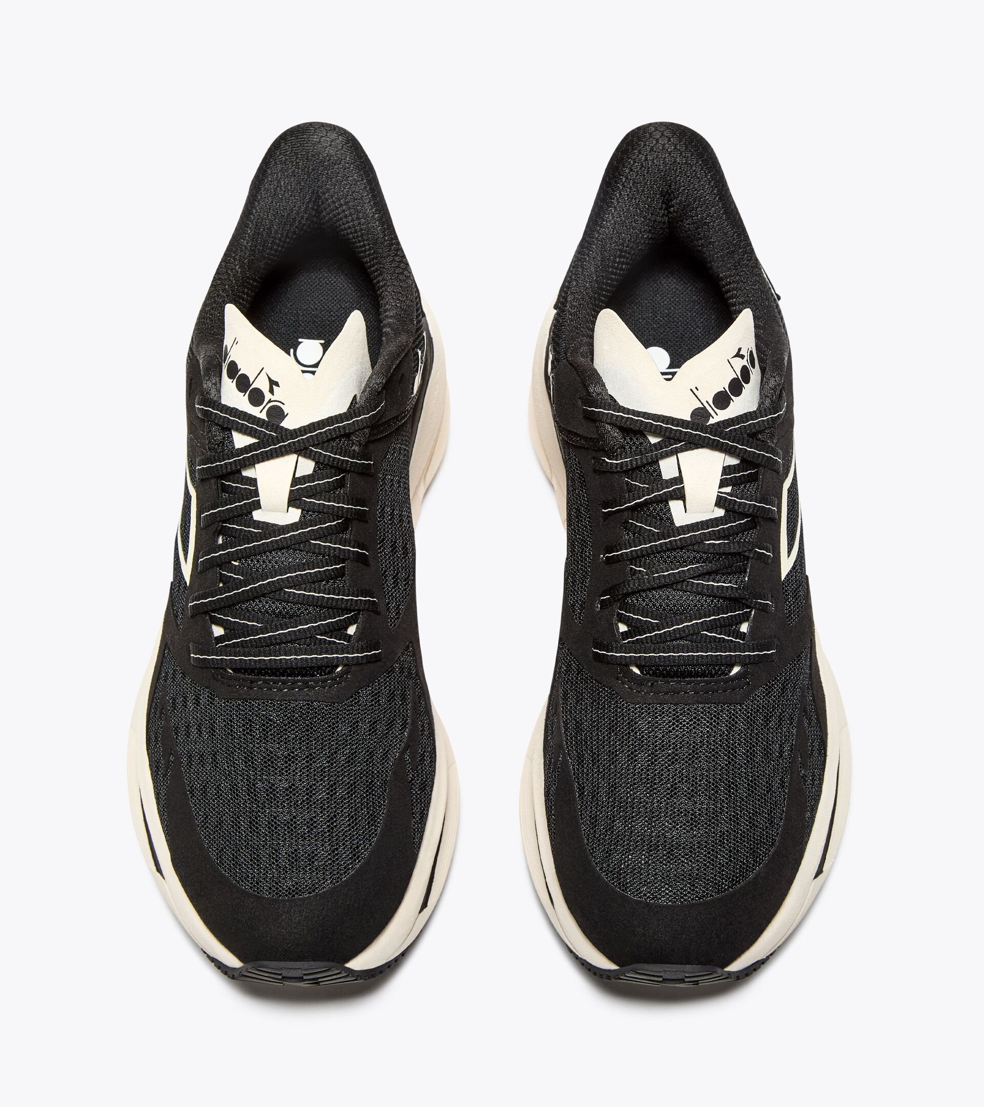 Running shoe - Comfort and stability - Women’s
CELLULA W BLACK/WHISPER WHITE - Diadora