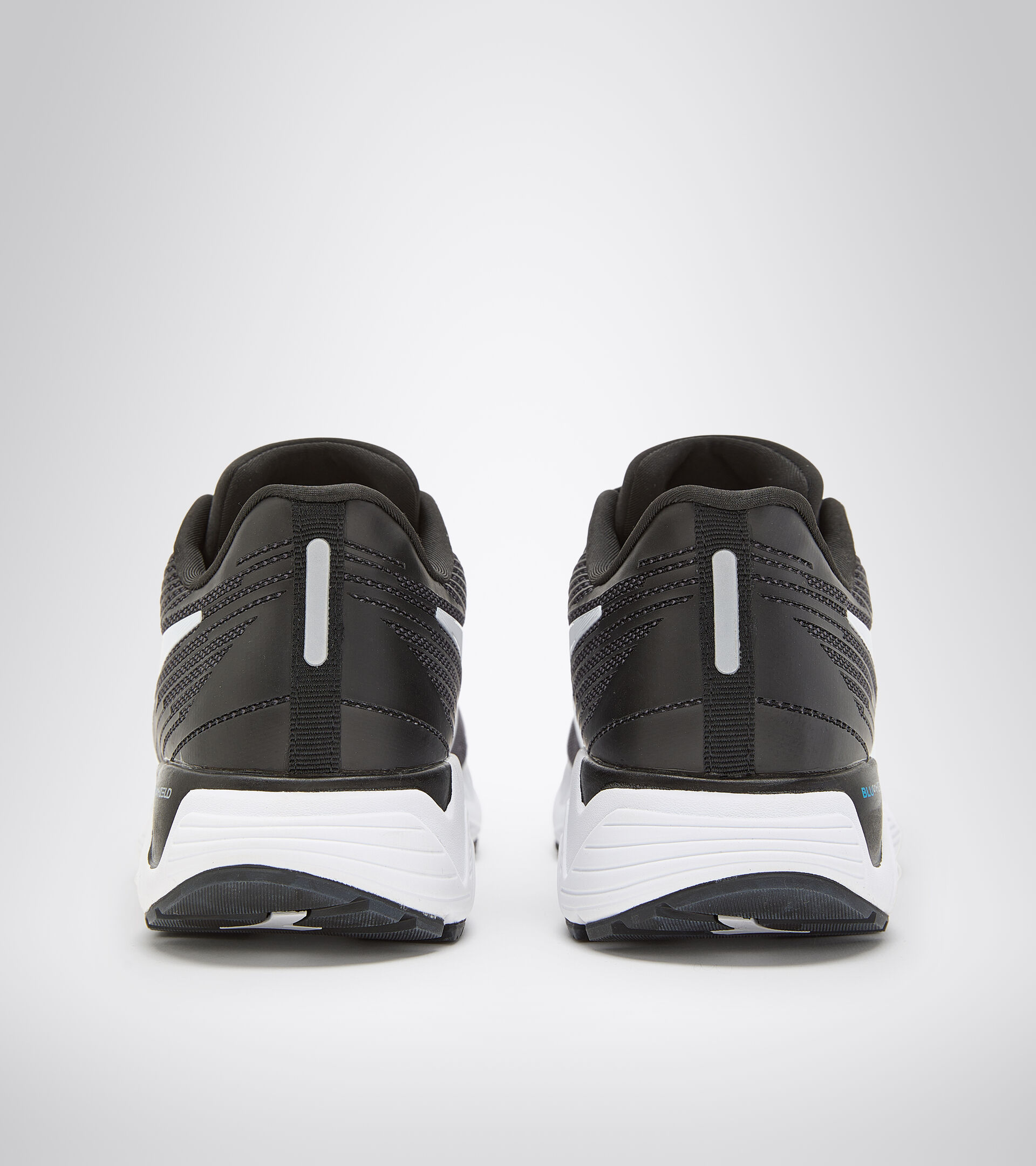Running shoes - Women MYTHOS BLUSHIELD VIGORE W BLACK/WHITE (C7406) - Diadora
