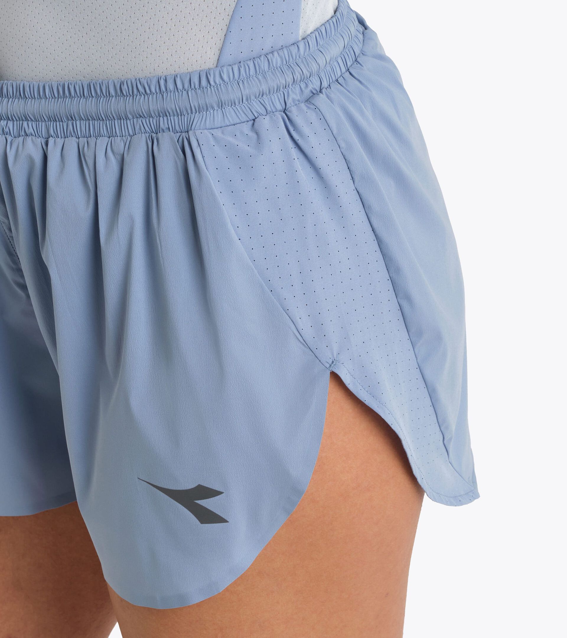 Pantalones cortos 2,5&rsquo;&rsquo; con abertura FIBRAZERO  - Running - Mujer
 L. SPLIT SHORT 2.5 SUPER LIGHT FIBRAZERO CIELO INFINITO - Diadora