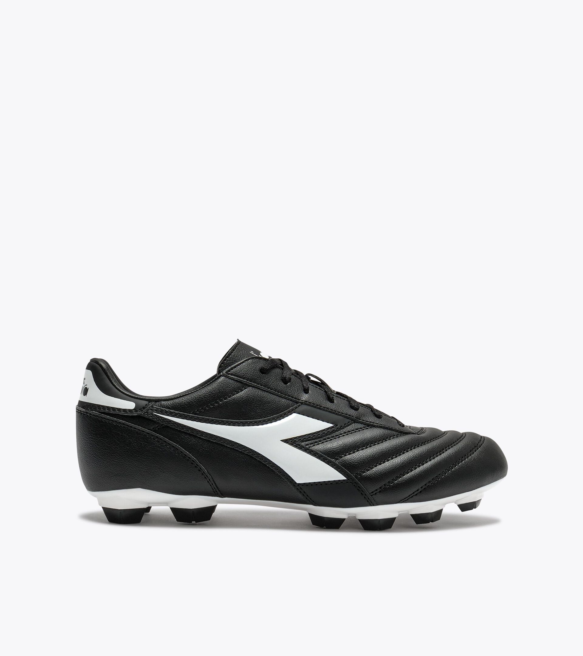 Chaussures de football pour terrains compacts - Homme
 BRASIL ICON R LPU NOIR/BLANC - Diadora
