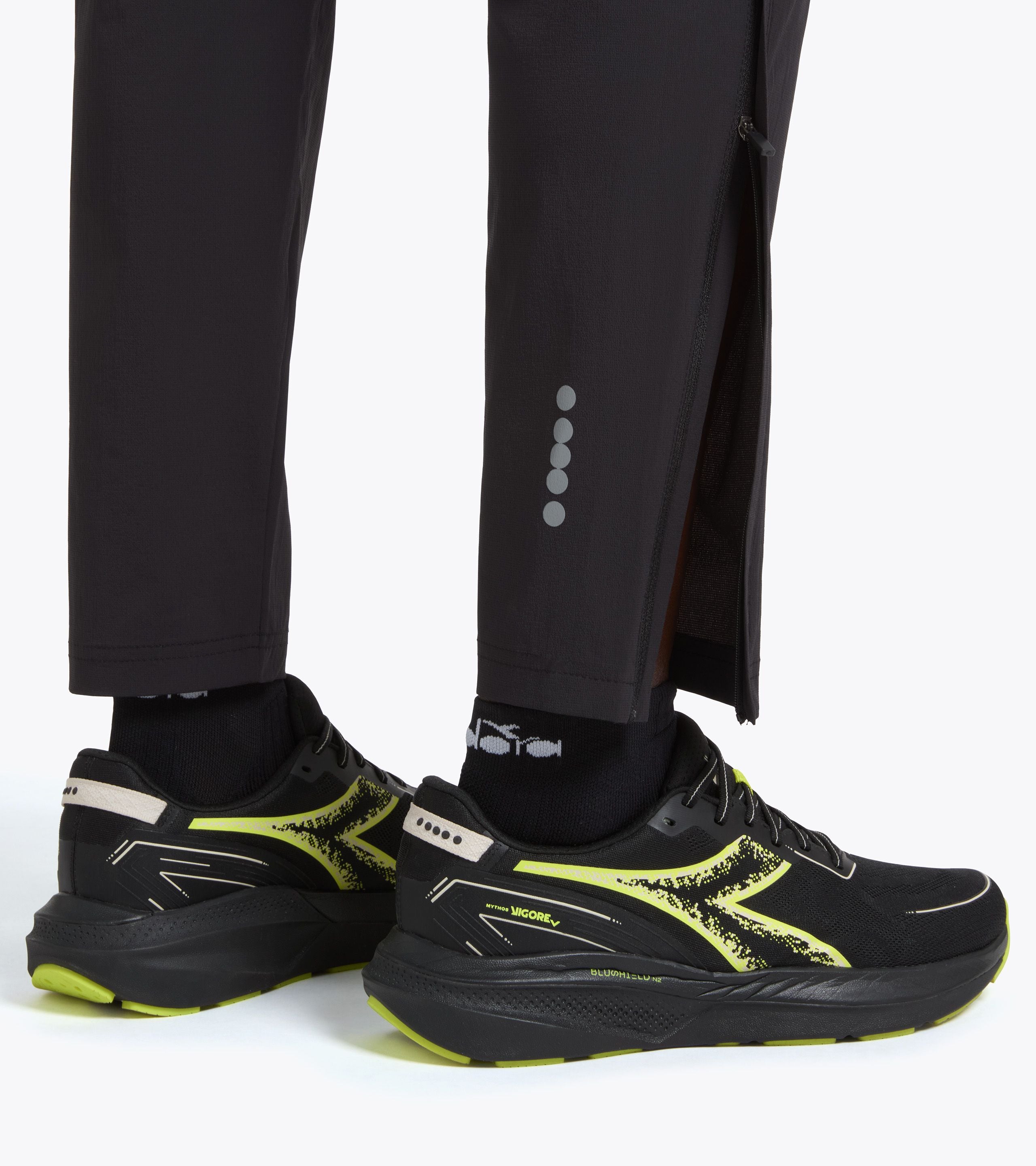 ウォーキング・ランニングウェア [Alexandros] PROVOKE Track Pants TECH PANTS Running Trousers - Training - Men's - Diadora Online