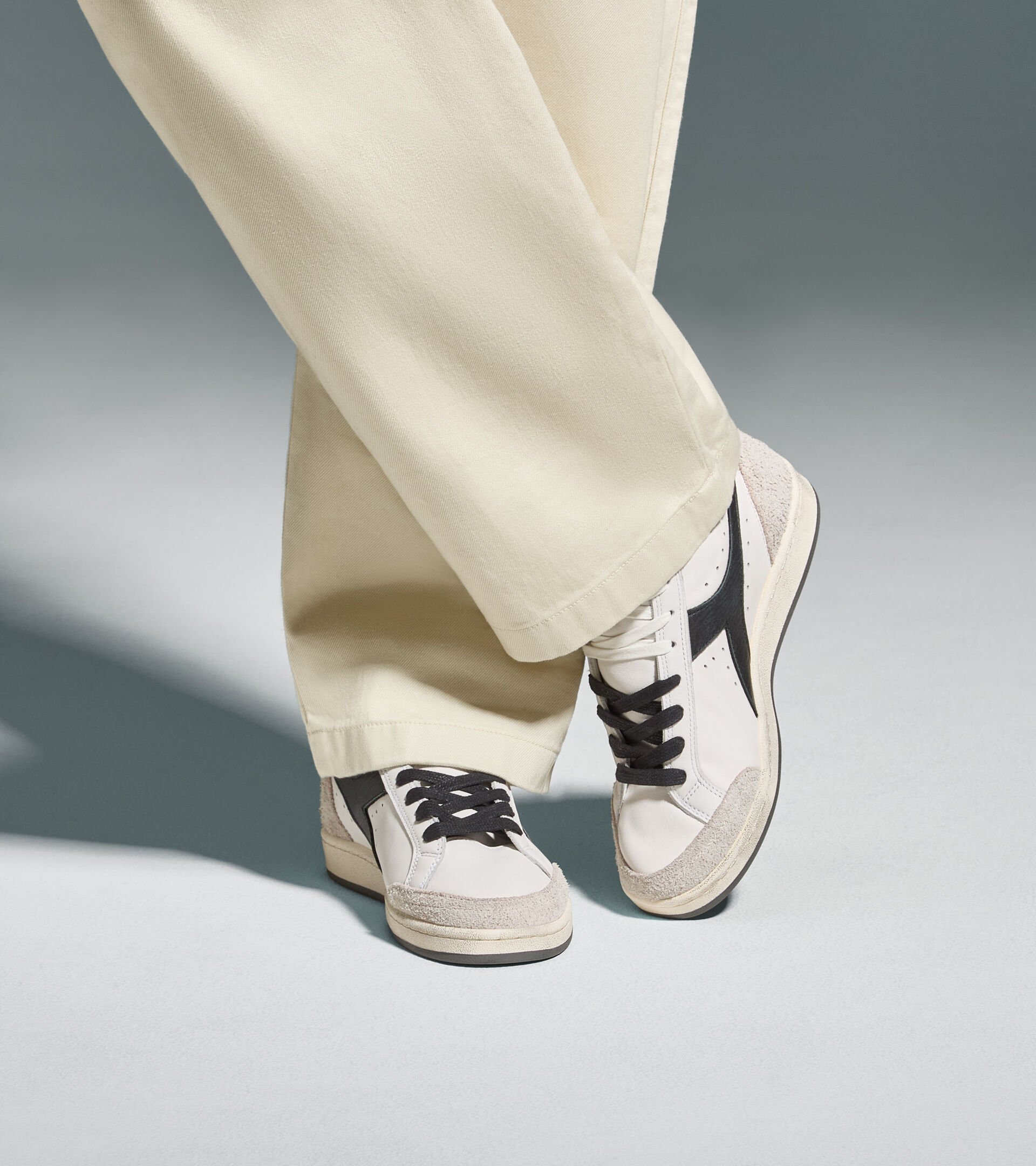 Heritage sneaker made from leather - All-gender
 PRESTIGE HIGH USED WHITE/BLACK - Diadora