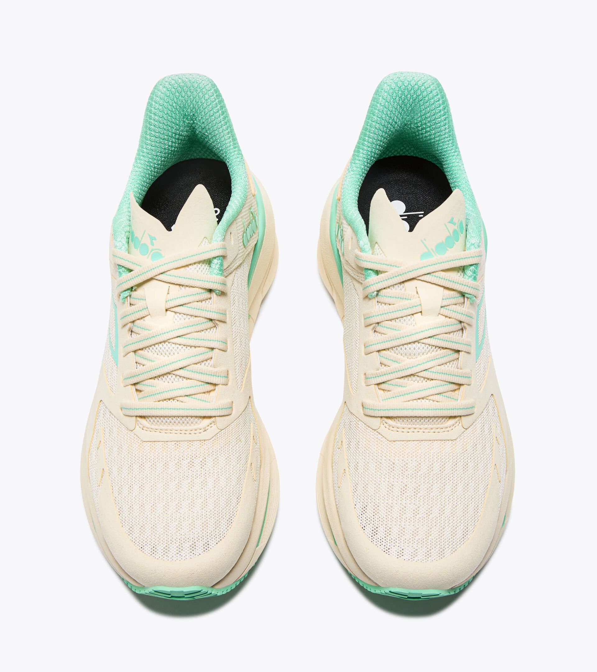 Running shoe - Comfort and stability - Women’s
CELLULA W WHISPER WHITE/CABBAGE - Diadora