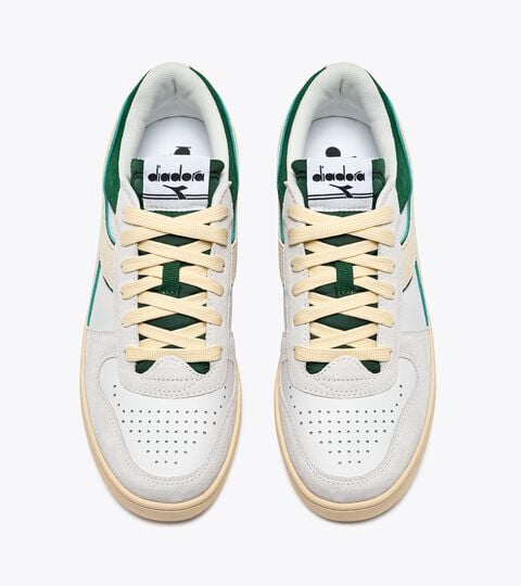 MAGIC BASKET LOW SUEDE LEATHER, WHITE/FOGLIAGE GREEN Sporty sneakers - All-Gender MAGIC BASKET LOW SUEDE LEATHER WHITE/FOGLIAGE GREEN - Diadora