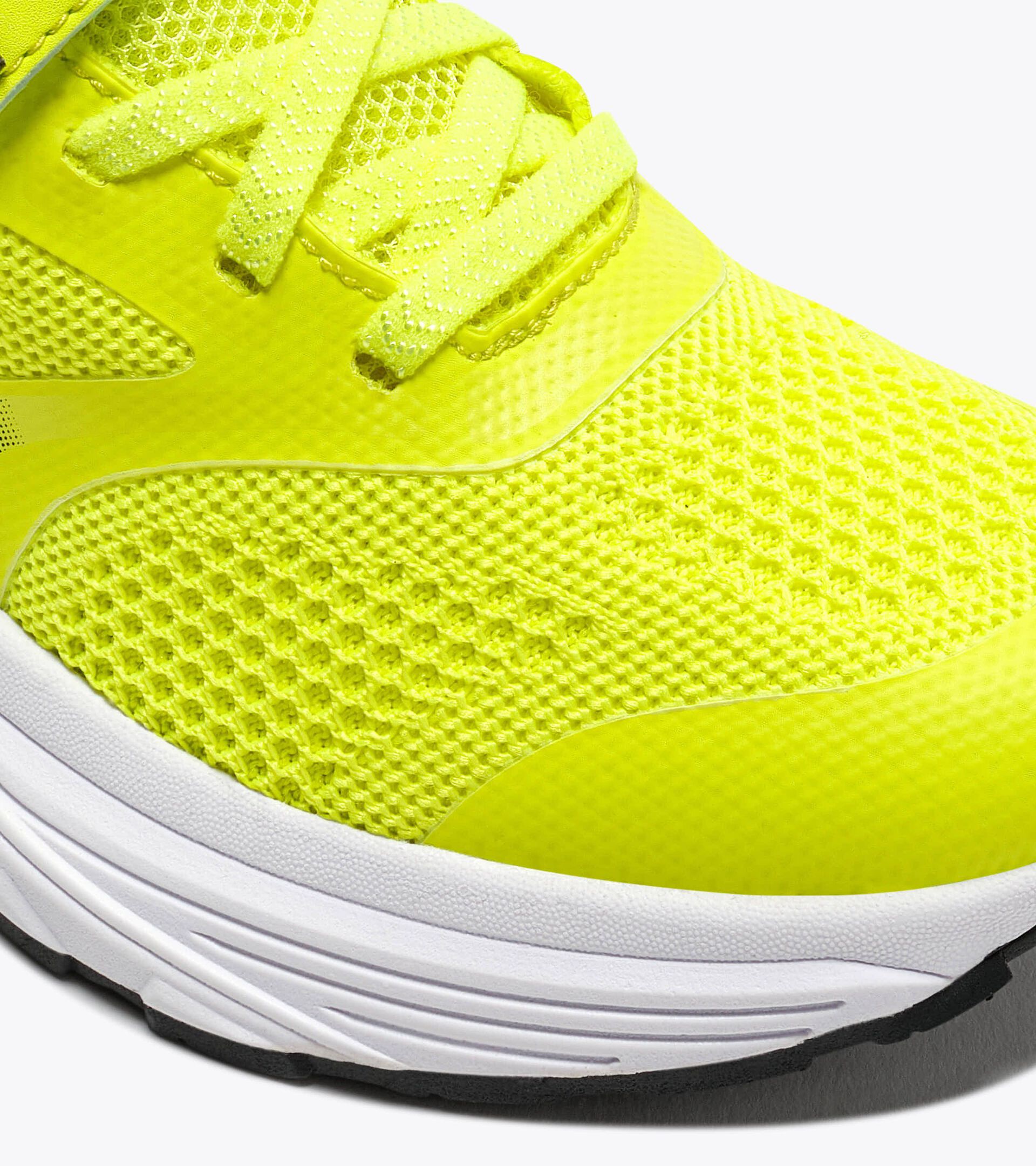 Running shoe - Double lacing system - Junior
 SNIPE 4 JR YELLOW FLUO/BLACK - Diadora