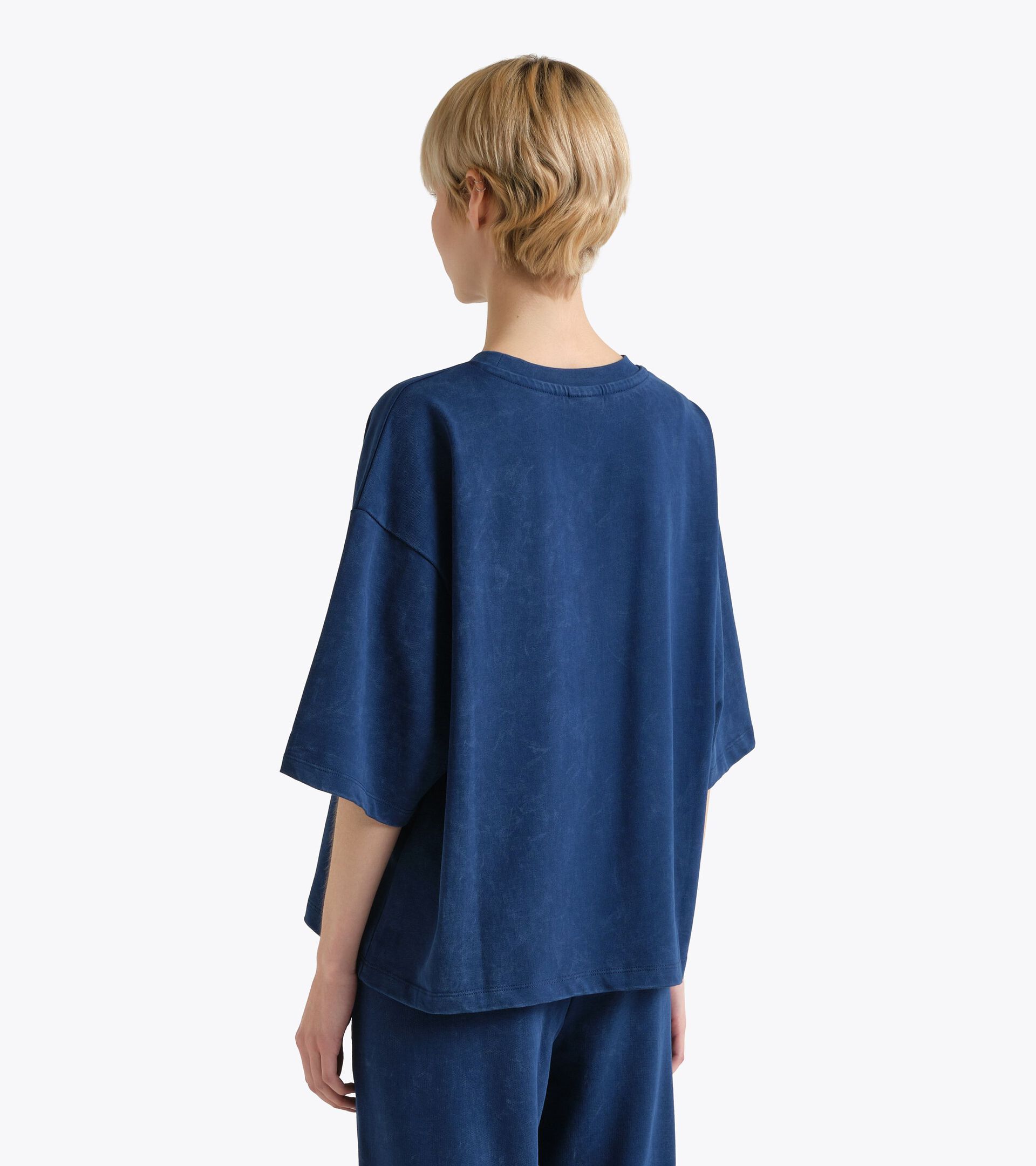 Retro-inspired Cotton T-shirt - Women&rsquo;s
 L. T-SHIRT SS AVENUE LAB I NAVY PEONY - Diadora