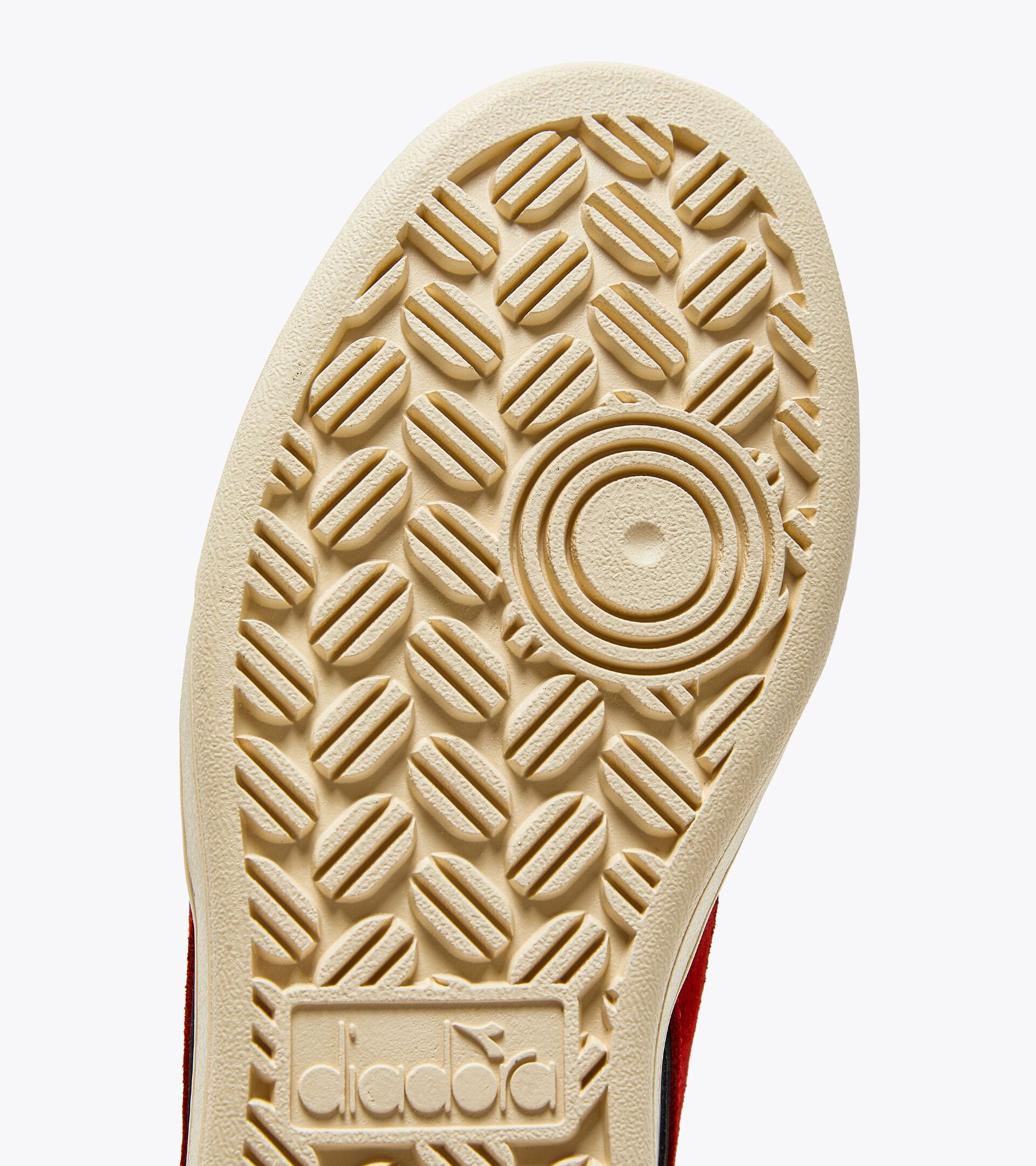 Sporty sneakers - Gender neutral MAGIC BASKET DEMI CUT SUEDE LEATHER WHITE/FERRARI RED ITALY - Diadora