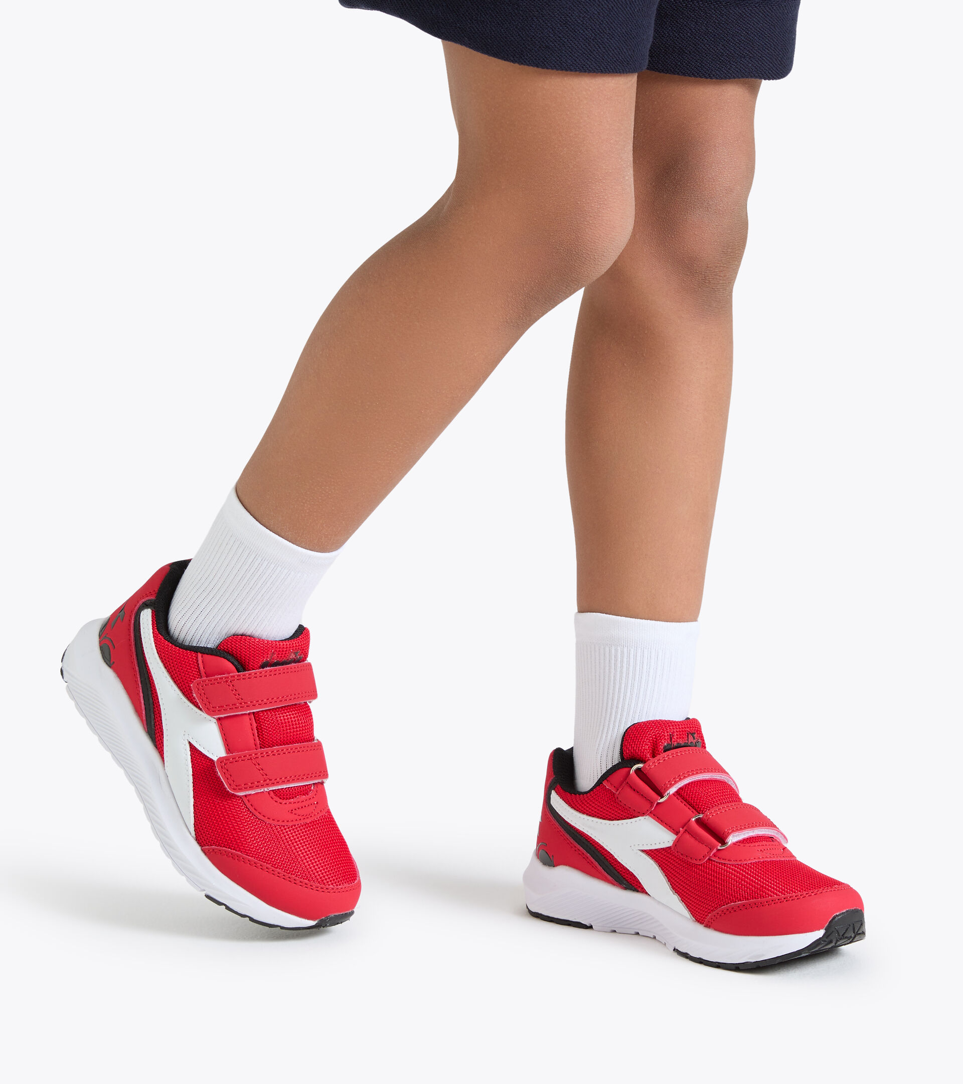 Running shoe - Kids FALCON JR V HIGH RISK RED/BLACK - Diadora