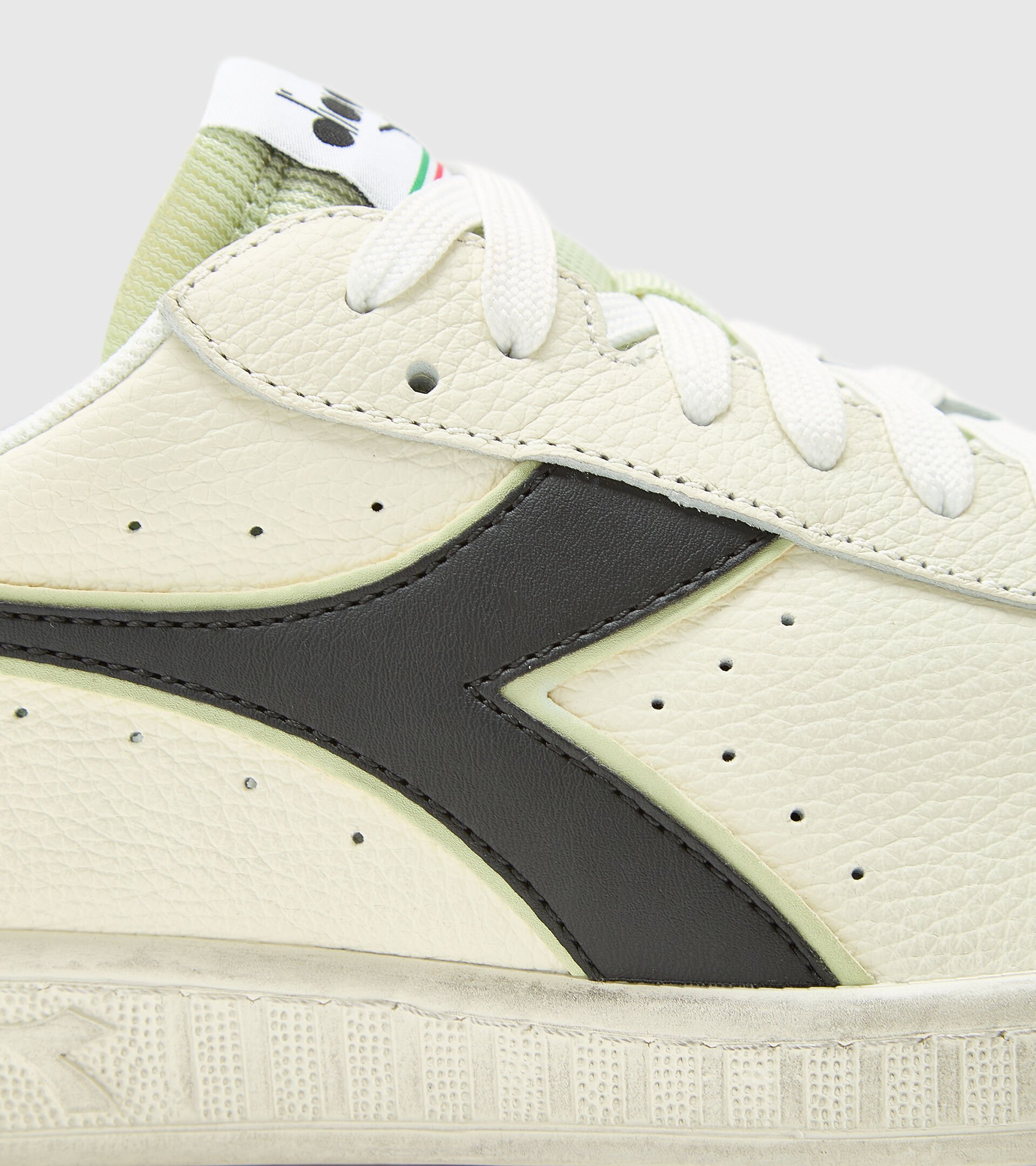 Sports shoe - Unisex GAME L LOW ICONA WHITE/LYCHEE/BLACK - Diadora