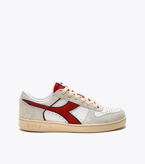 Sporty sneakers - Unisex MAGIC BASKET LOW SUEDE LEATHER WHITE/FERRARI RED ITALY - Diadora