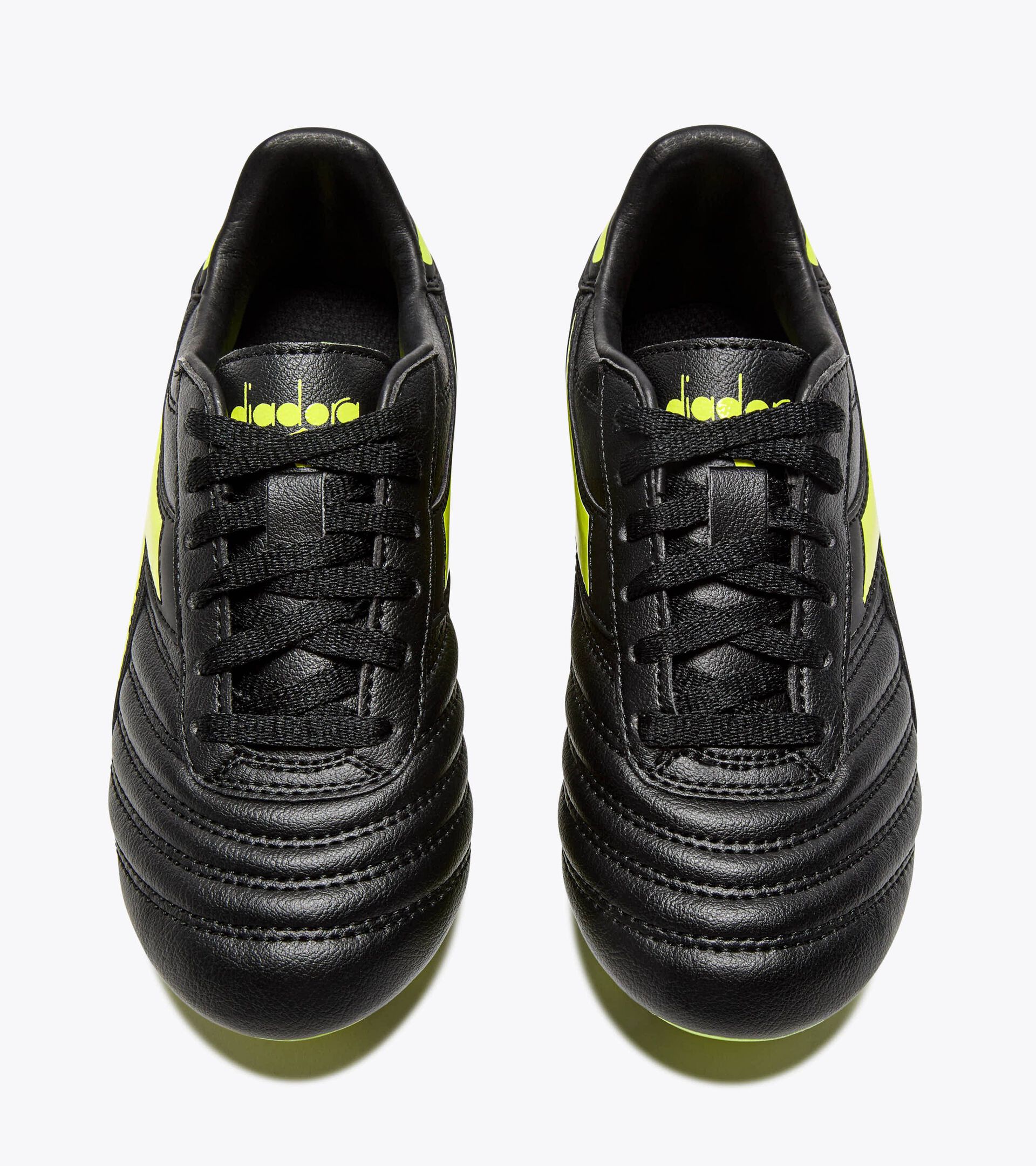 Bota de fútbol para superficies compactas - Júnior
BRASIL ICON R LPU JR NEGRO/AMARILLO FLUO DD - Diadora