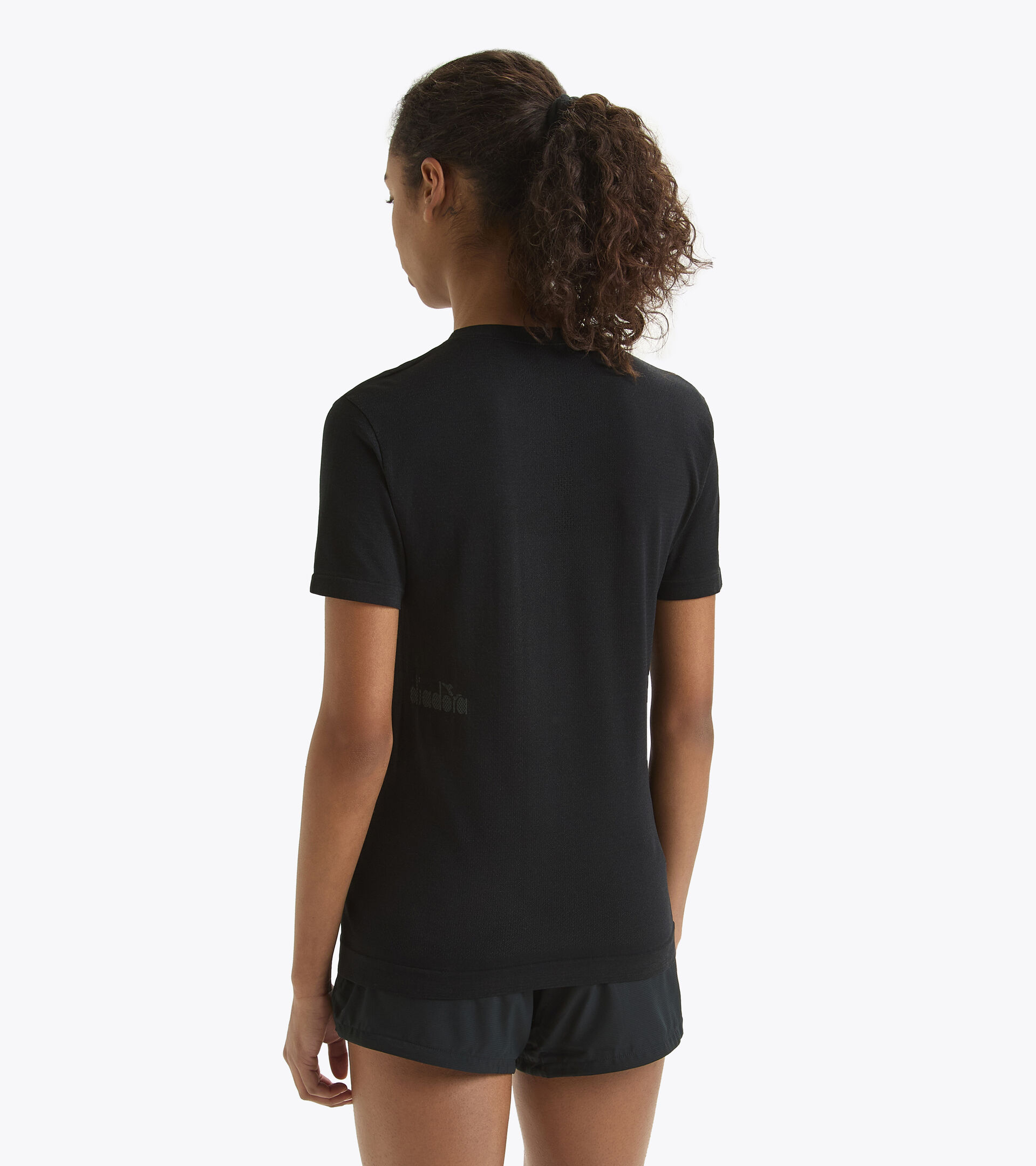 Camiseta de running sin costuras - Made in Italy - Mujer L. SS T-SHIRT SKIN FRIENDLY NEGRO - Diadora