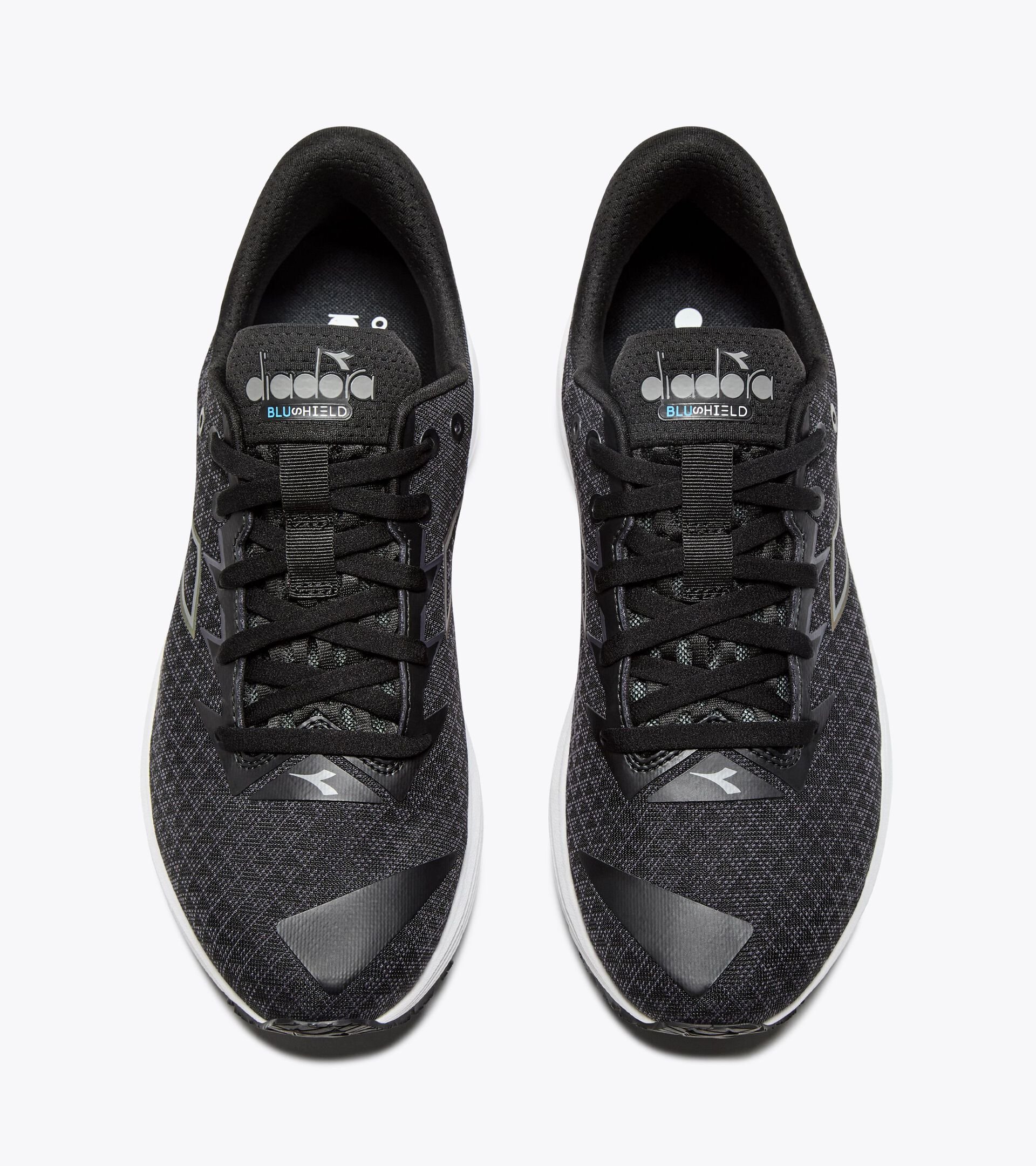 Running shoe with reflective details - Cushioning and protection - Men’s MYTHOS BLUSHIELD 10 VORTICE HIP BLACK/WHITE (C7406) - Diadora