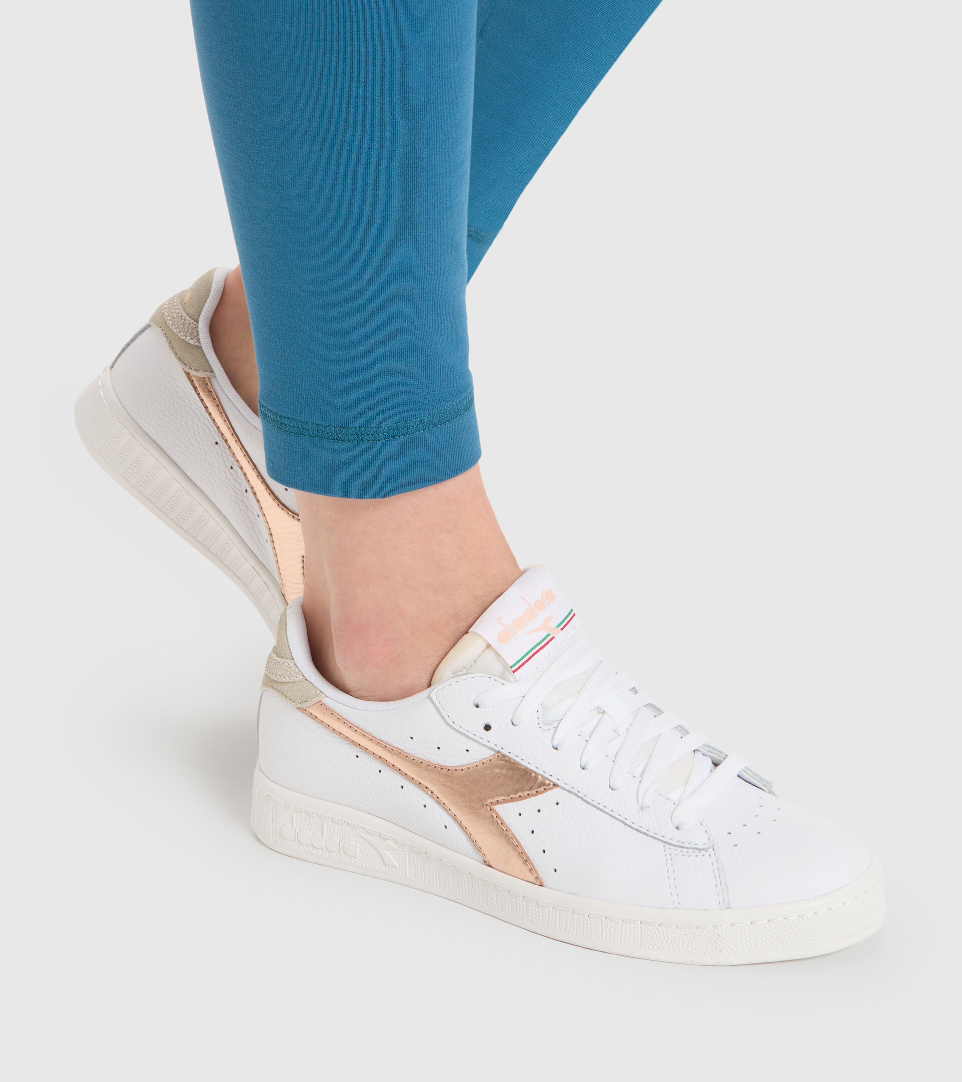 Sports shoe - Women GAME L LOW ICONA GLOSSY WN WHITE/COPPER - Diadora