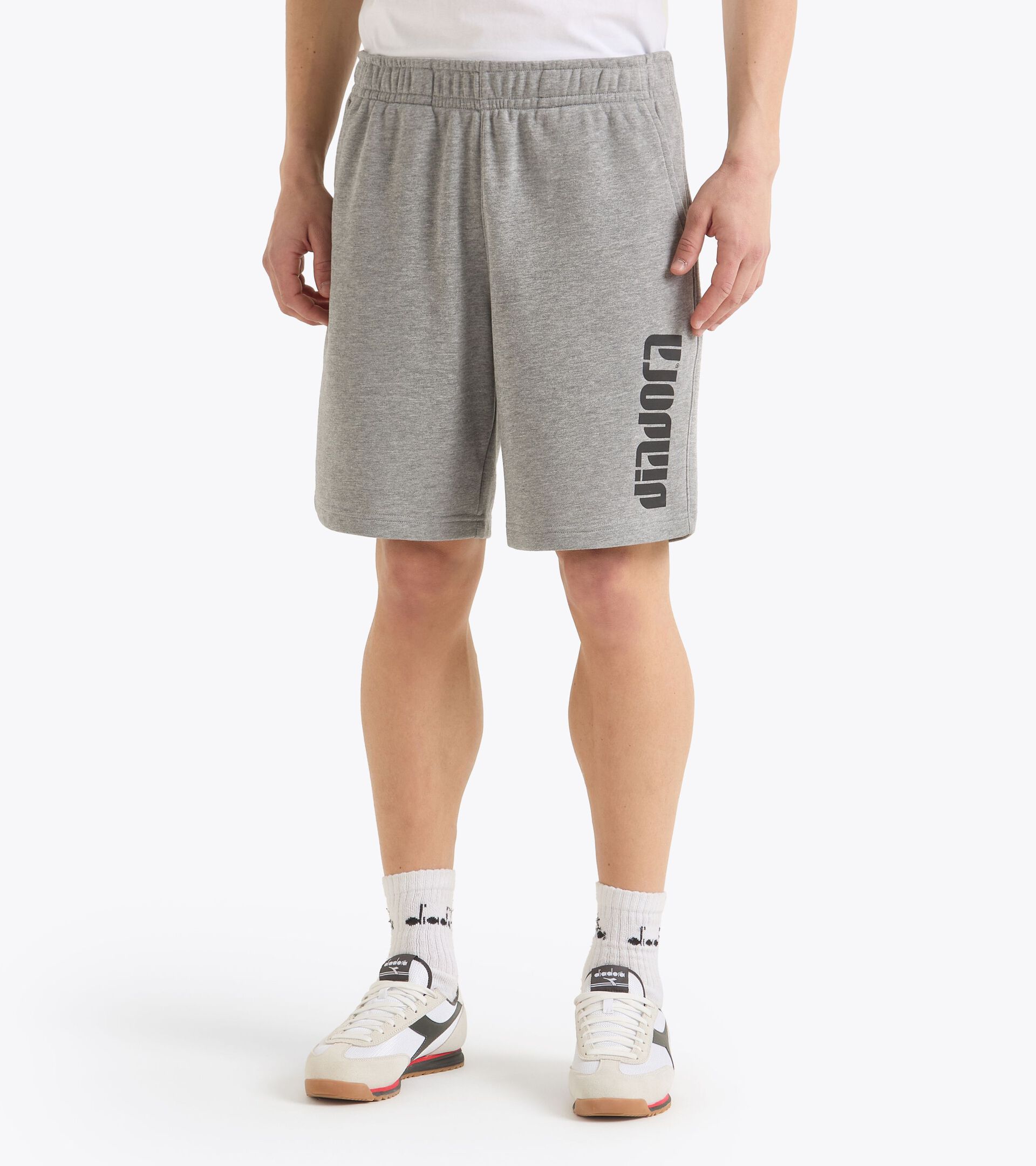 Pantalón corto deportivo - Para todos los géneros
 BERMUDA ATHL. LOGO EDIFICIOS ALTOS MEZCLA - Diadora