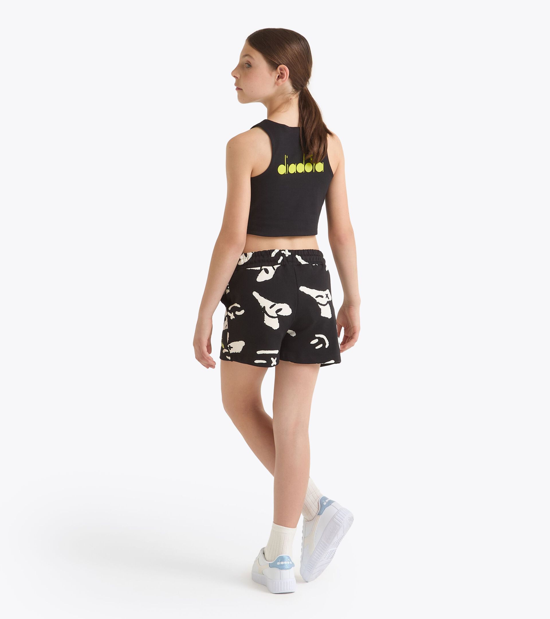 T-shirt cropped logo - Girl
JG. CROP TOP SMILE LOGO NEGRO - Diadora