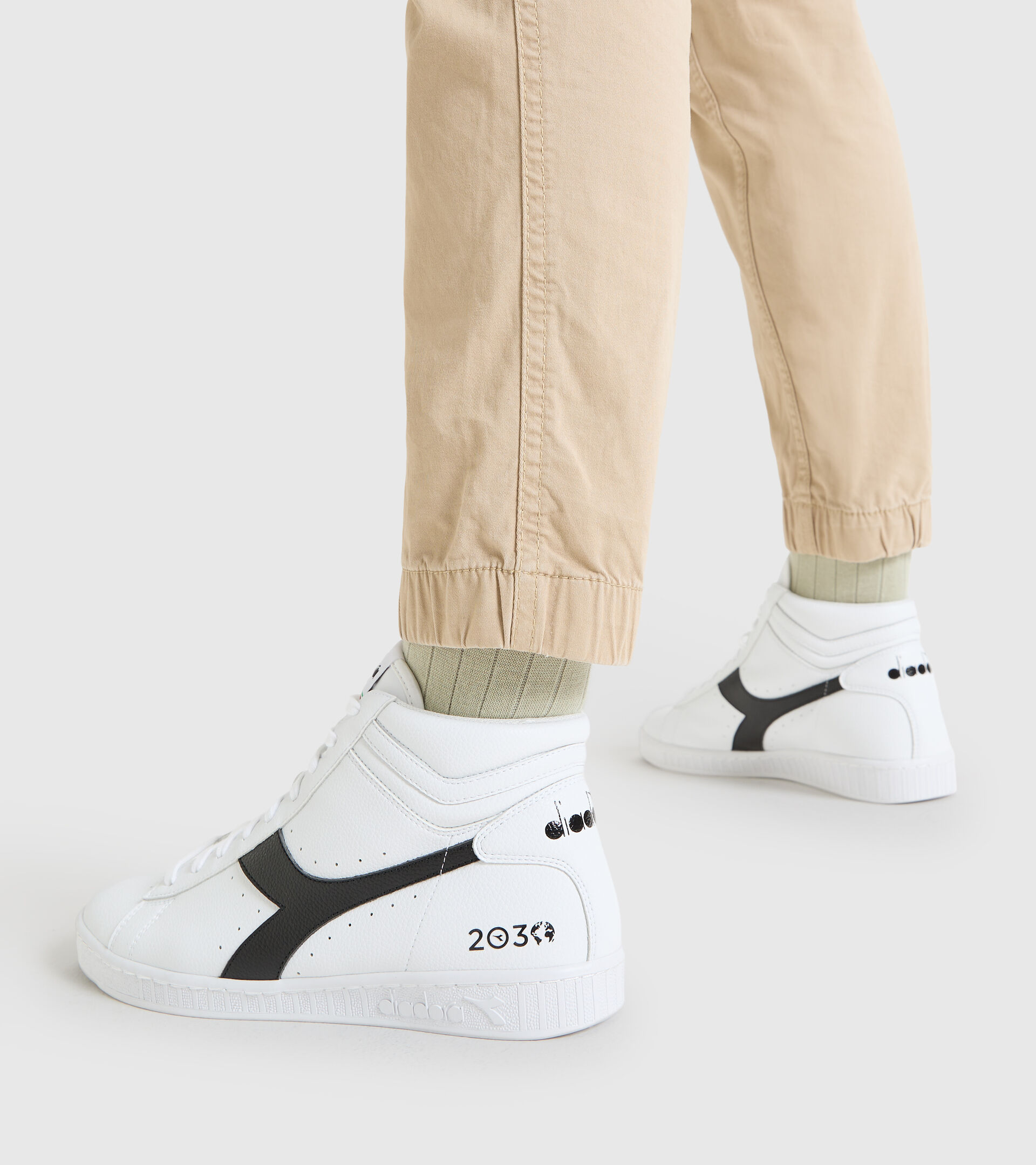 Sports shoes - Unisex GAME L HIGH 2030 WHITE/WHITE/WHITE - Diadora