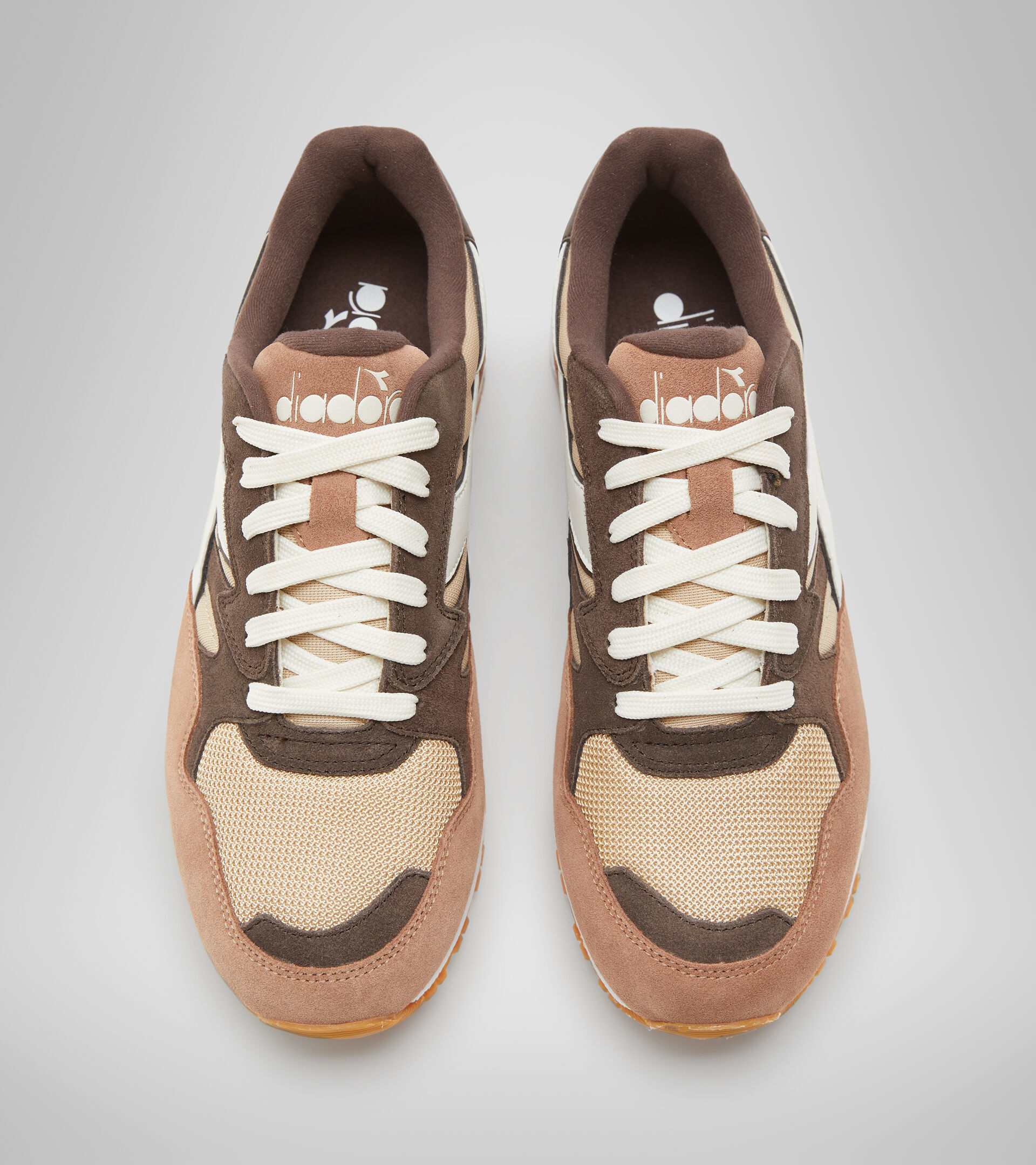Sporty sneakers - Unisex N902 WARM SAND/JAVA - Diadora