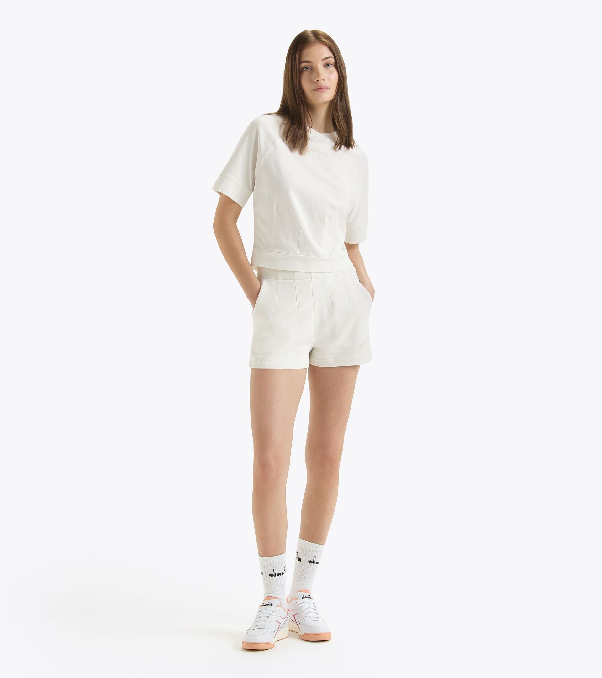 T-shirt with a boxy fit - Women’s L. T-SHIRT SS ATHL. LOGO WHITE MILK - Diadora