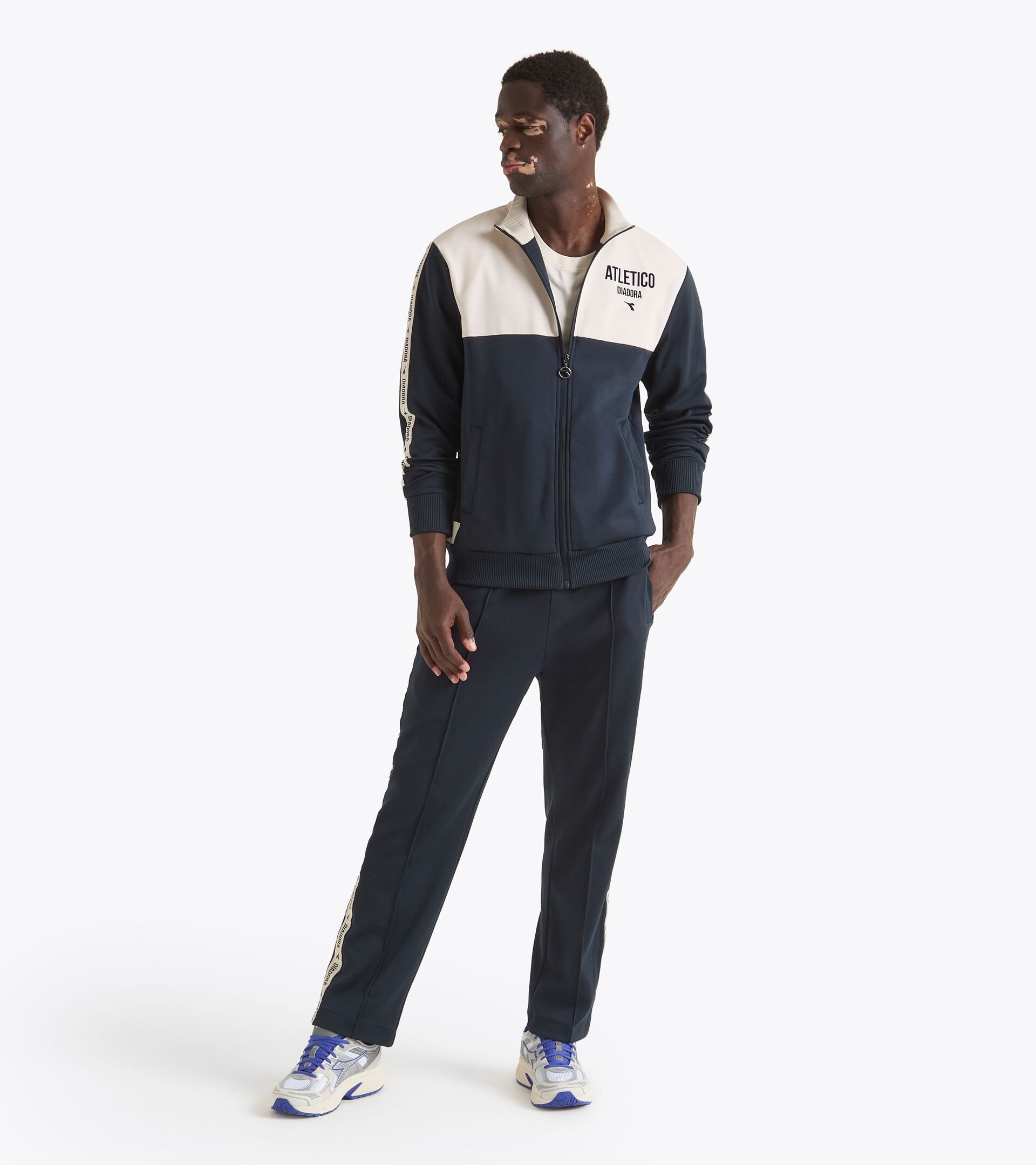 Pantalón de chándal Legacy de corte cómodo - Para todos los géneros TRACK PANT LEGACY AZUL NOCHE - Diadora