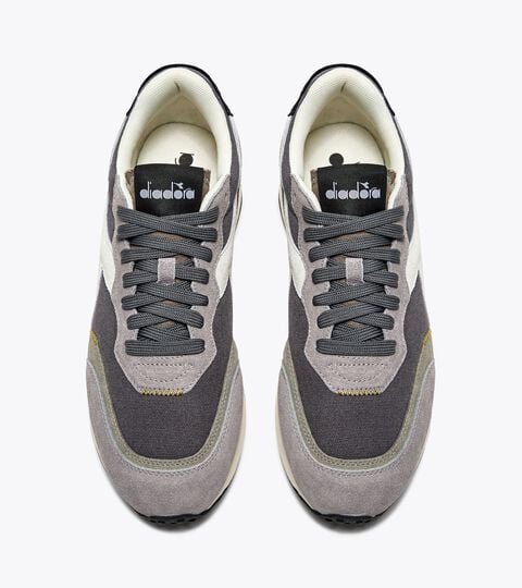 RACE SUEDE SW, NEUTRAL GRY/CASTLEROCK/DRIED Sporty sneakers - All-Gender RACE SUEDE SW NEUTRAL GRY/CASTLEROCK/DRIED - Diadora