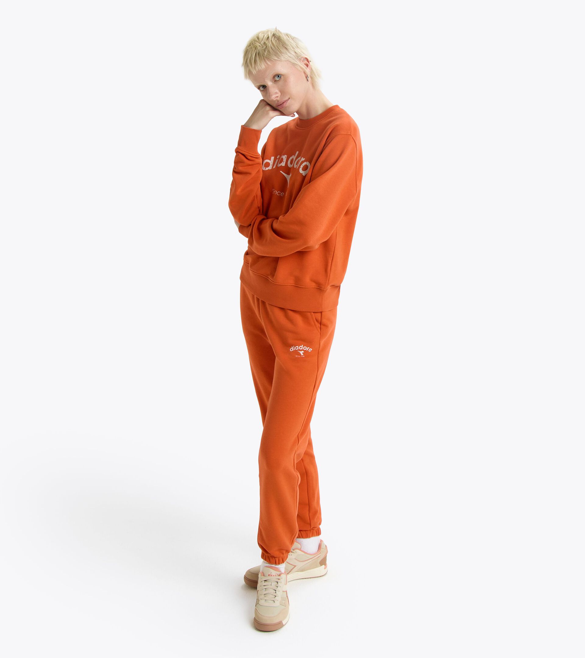 Crewneck sweatshirt - Gender Neutral
 SWEATSHIRT CREW ATHL. LOGO PUREED PUMPKIN - Diadora
