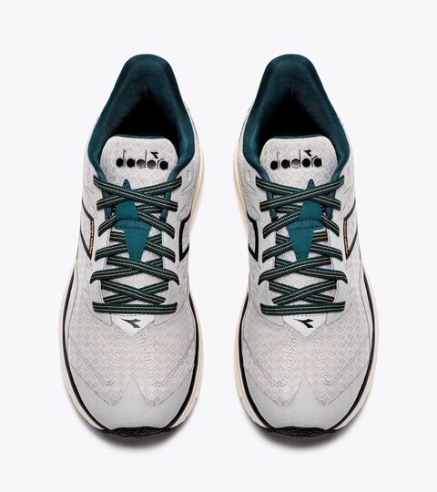 EQUIPE NUCLEO WIDE, SILVER DD/BLACK/MEDITERRANEA Wide fit running shoe - Cushioning and reactivity - Uomo EQUIPE NUCLEO WIDE SILVER DD/BLACK/MEDITERRANEA - Diadora