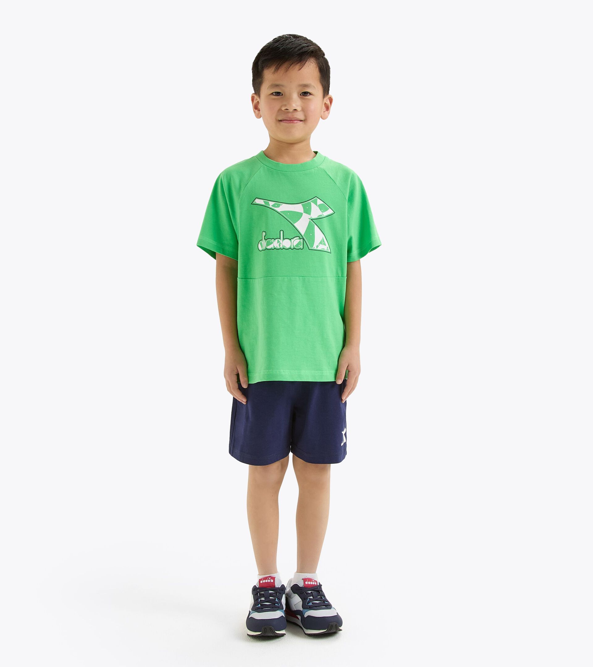 Conjunto deportivo - Camiseta y pantalones cortos - Niños y adolescentes
 JB. SET SS RIDDLE VERDE VENENO - Diadora