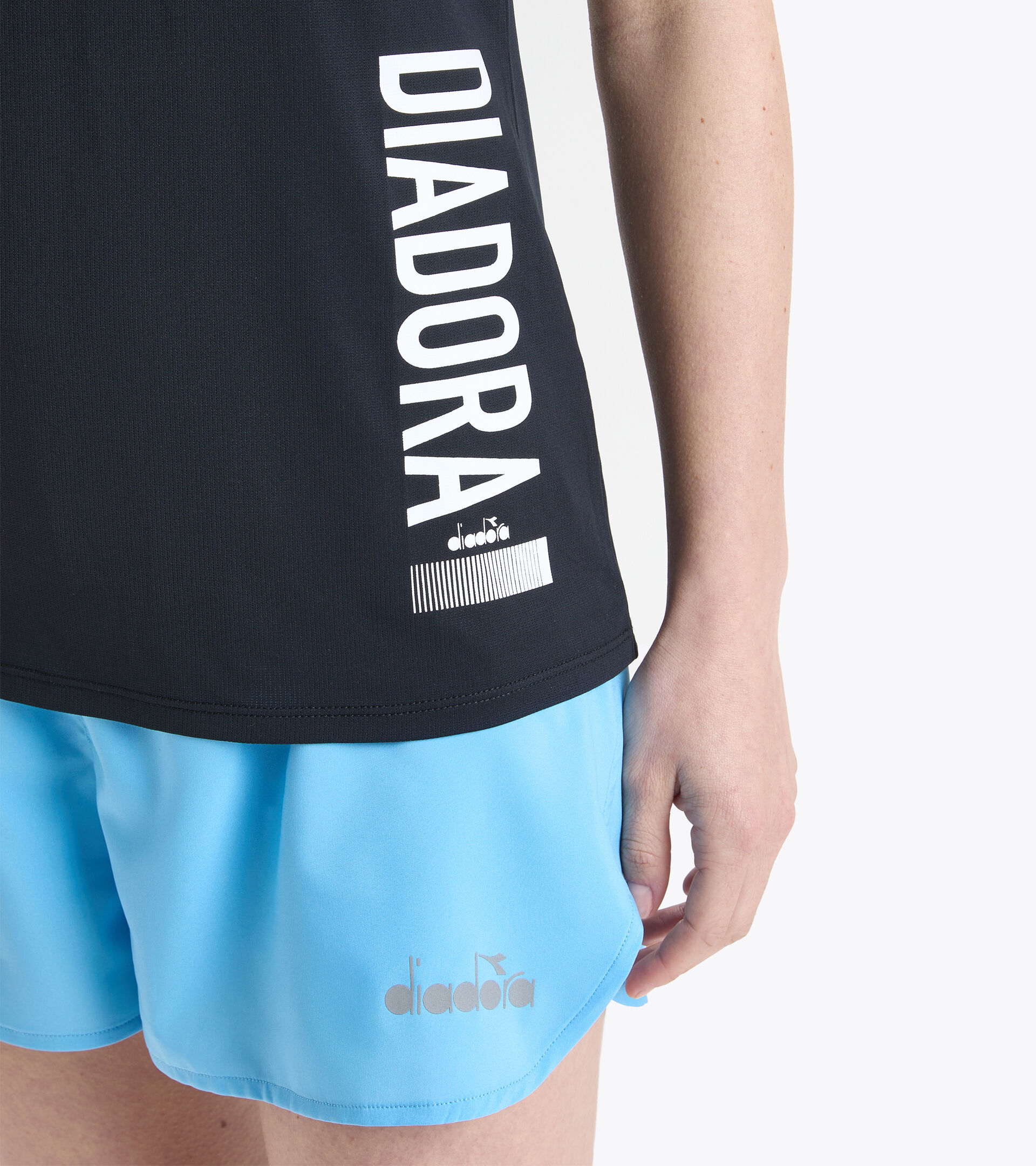 Running t-shirt - Women L. SUPER LIGHT SS T-SHIRT BE ONE BLACK - Diadora