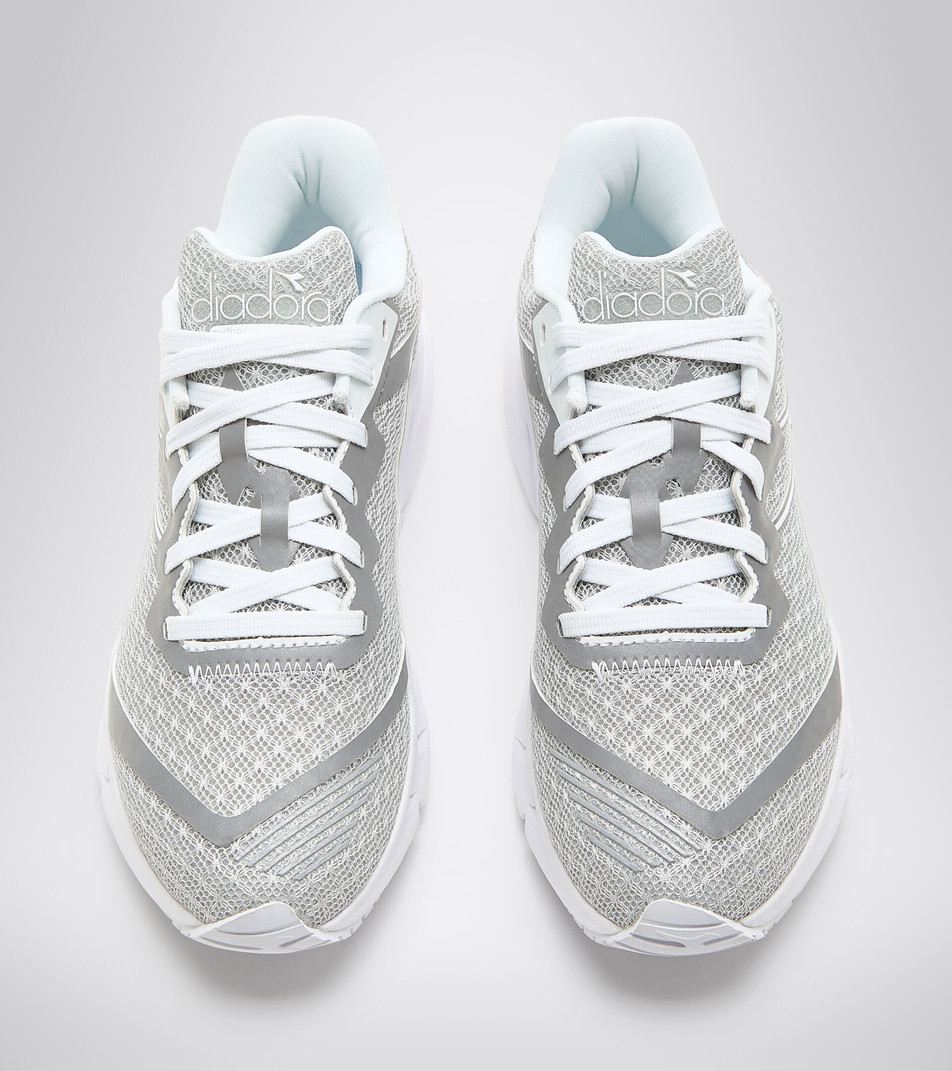 Running shoes - Women MYTHOS BLUSHIELD VOLO 2 GLAM W SILVER DD/WHITE - Diadora