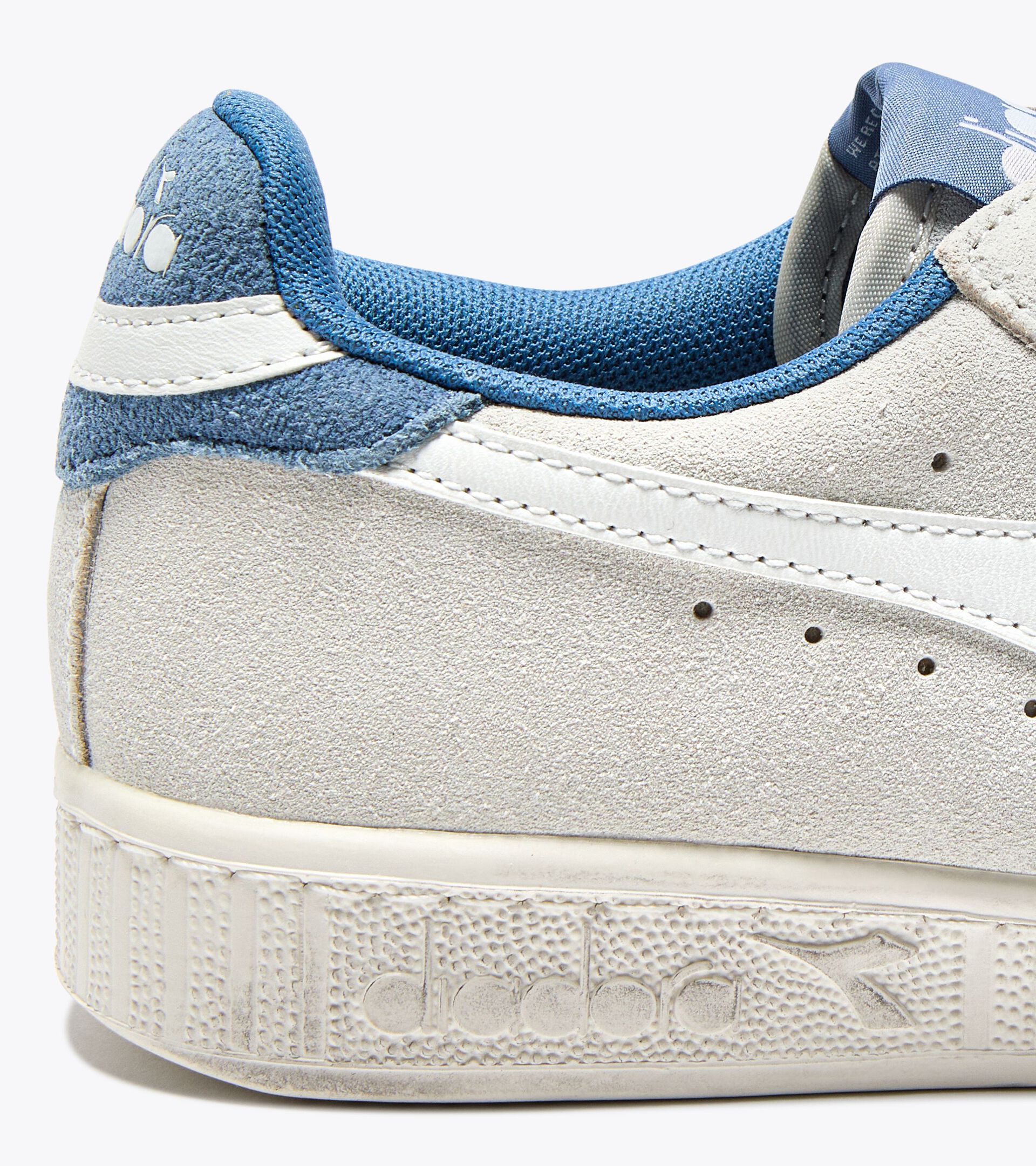 Sporty sneakers - All-Gender GAME L LOW SUEDE WAXED STAR WHITE/INFINITY - Diadora