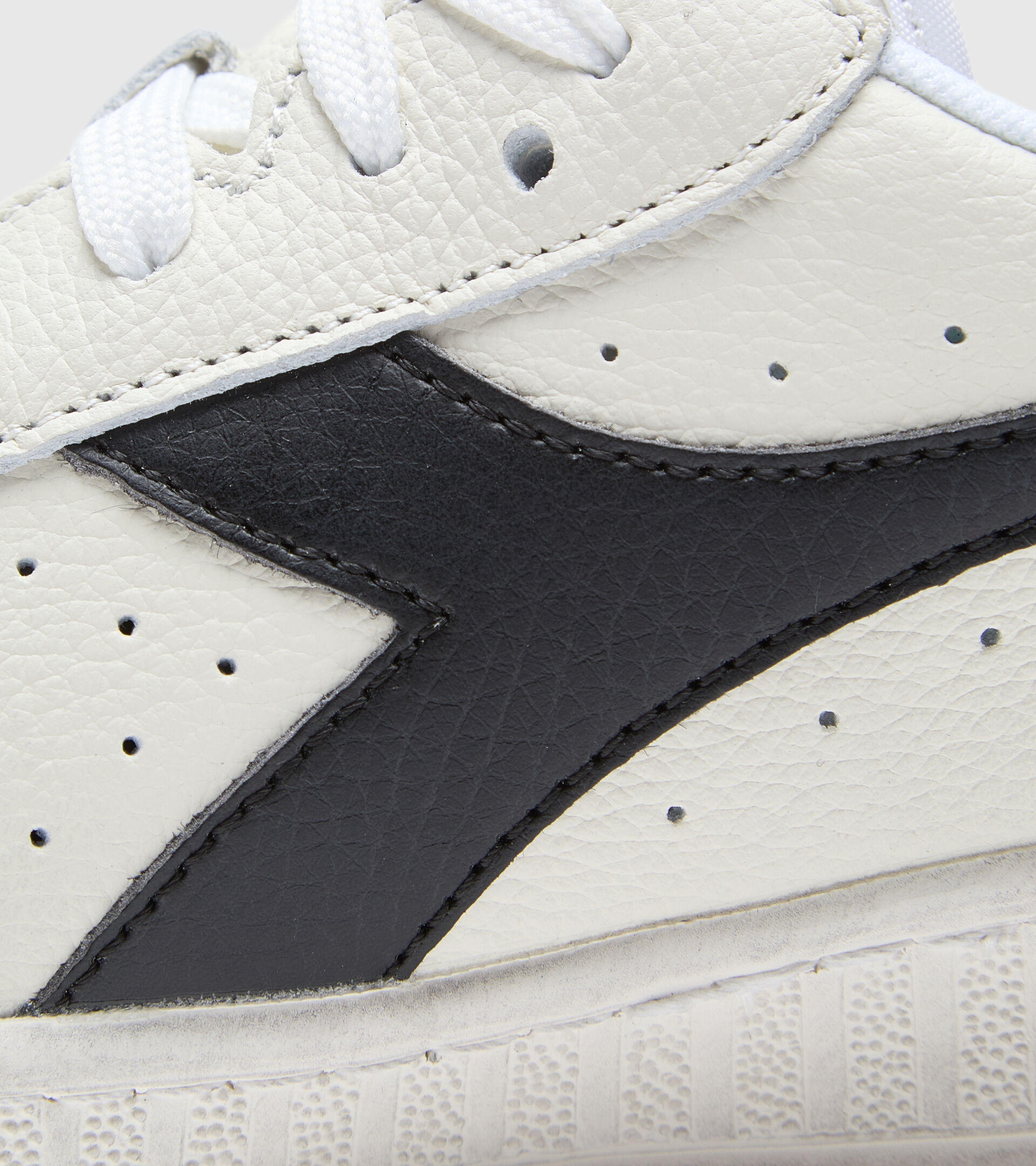 Sneaker - Unisex GAME L LOW WAXED WEISS/SCHWARZ - Diadora