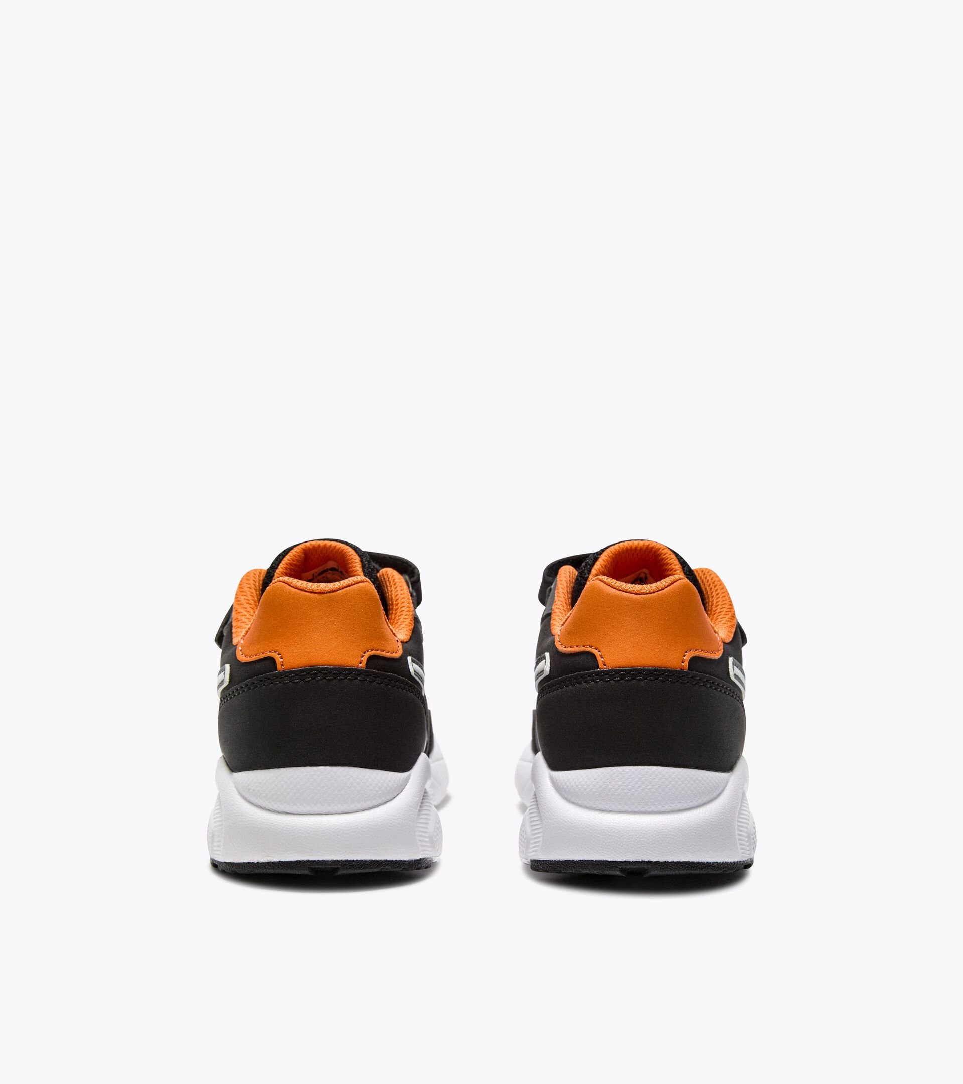 Junior running shoe - All-Gender FALCON 5 JR V BLACK/WHITE/ORANGE - Diadora
