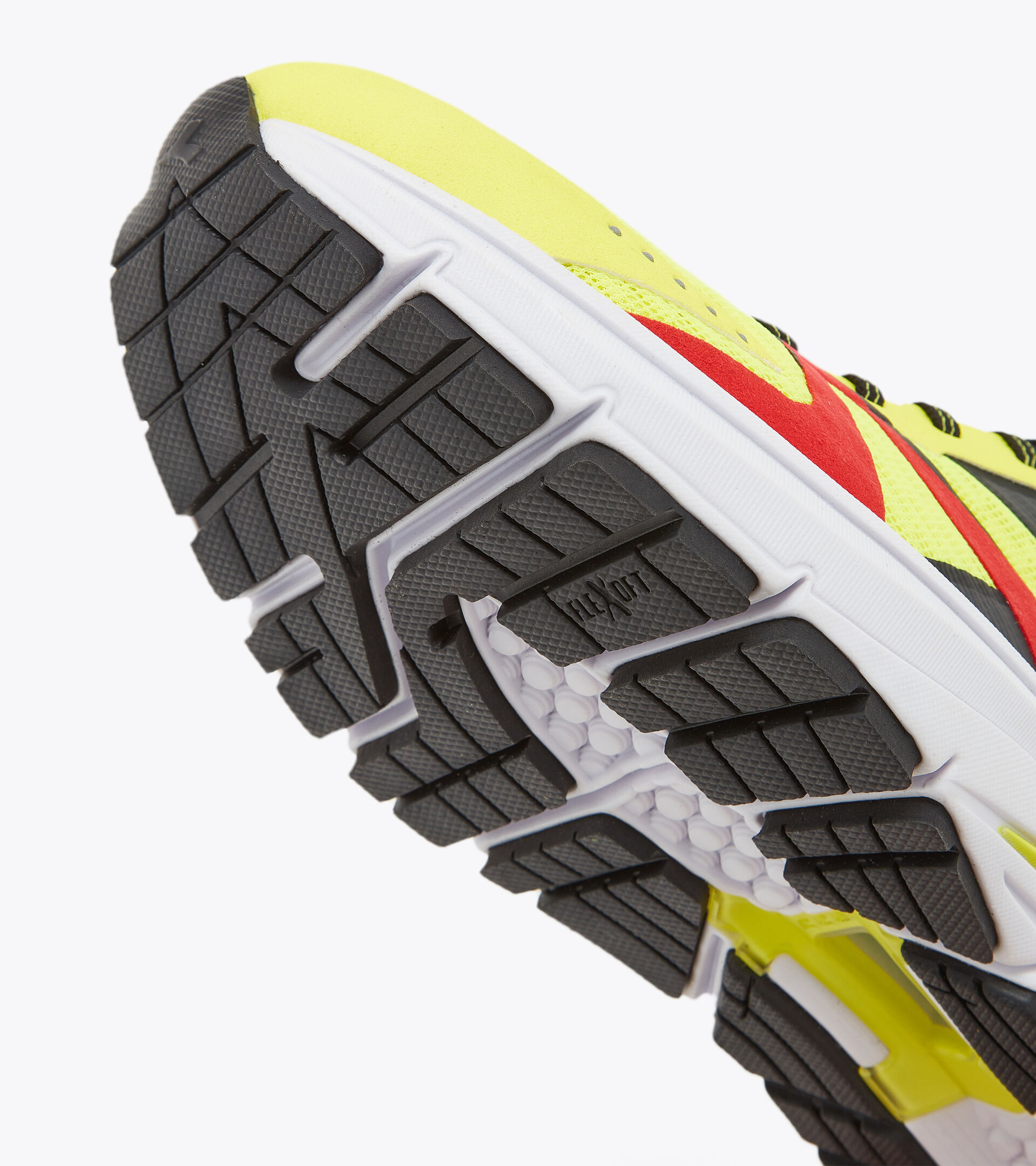 Running shoes - Men MYTHOS BLUSHIELD 8 VORTICE YELLOW FLUO DD/BLK/FIERY RED - Diadora