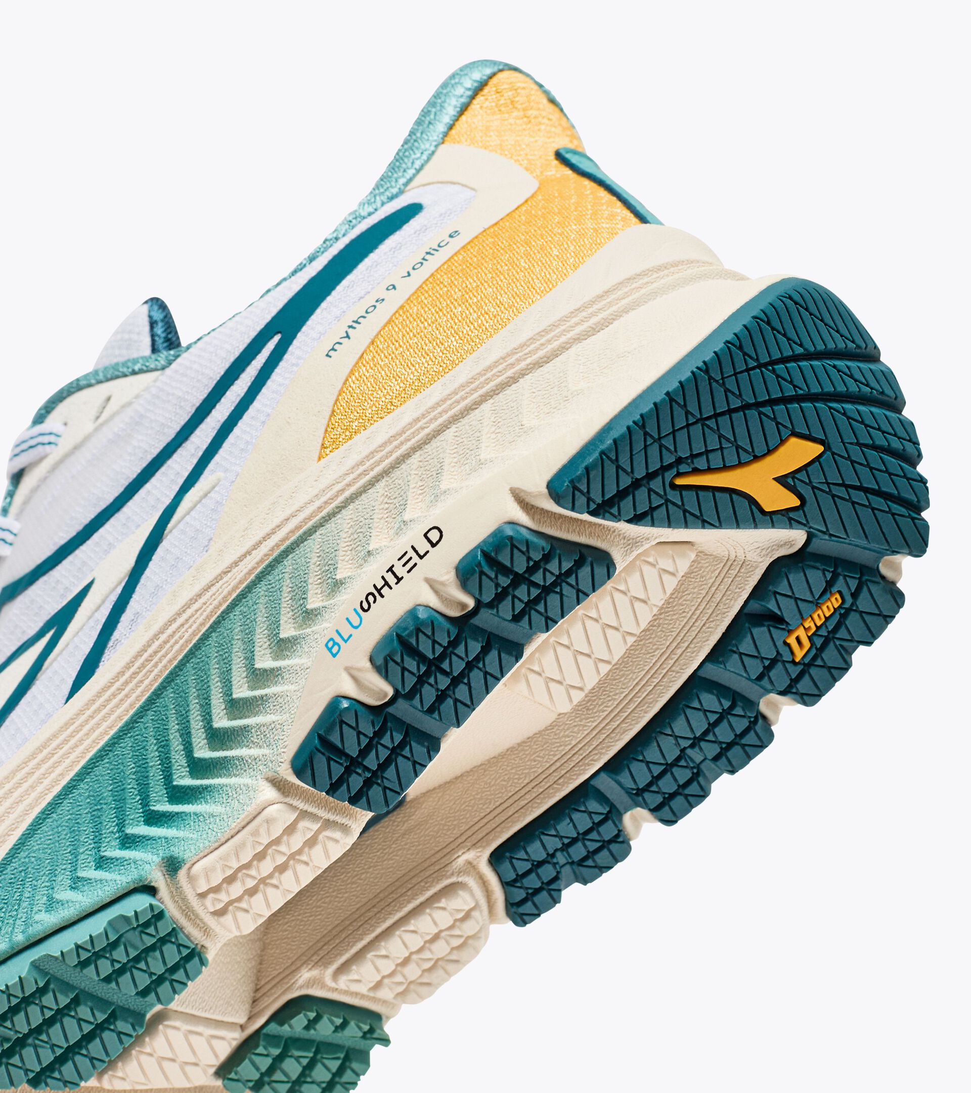 Running shoe - Cushioning and protection - Women’s
 MYTHOS BLUSHIELD 9 VORTICE W WHITE/WHISPER WHITE - Diadora