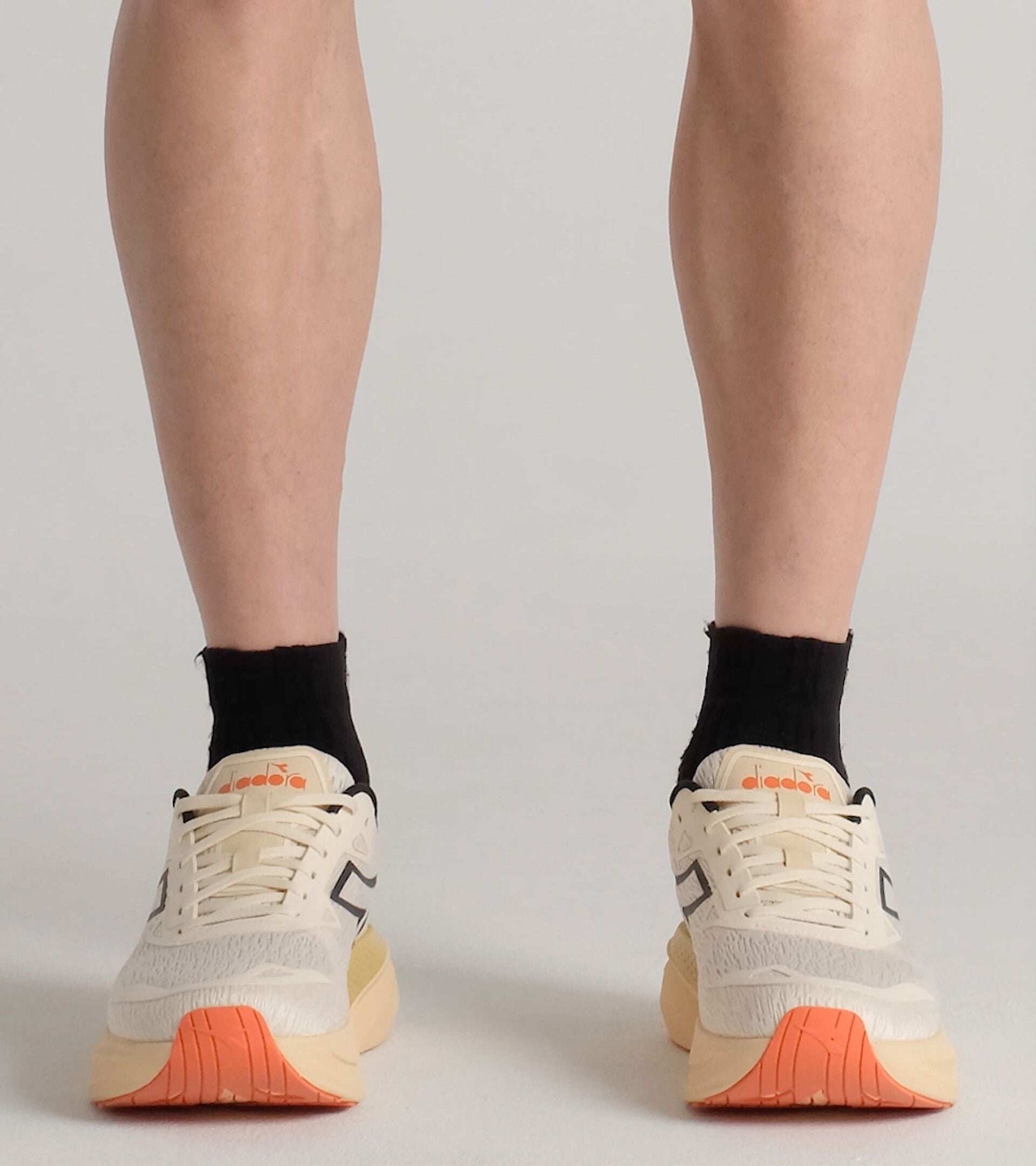 Running shoe - Comfort and stability - Men's NUCLEO 2 BUTTERCREAM /AUTUMN BLONDE - Diadora