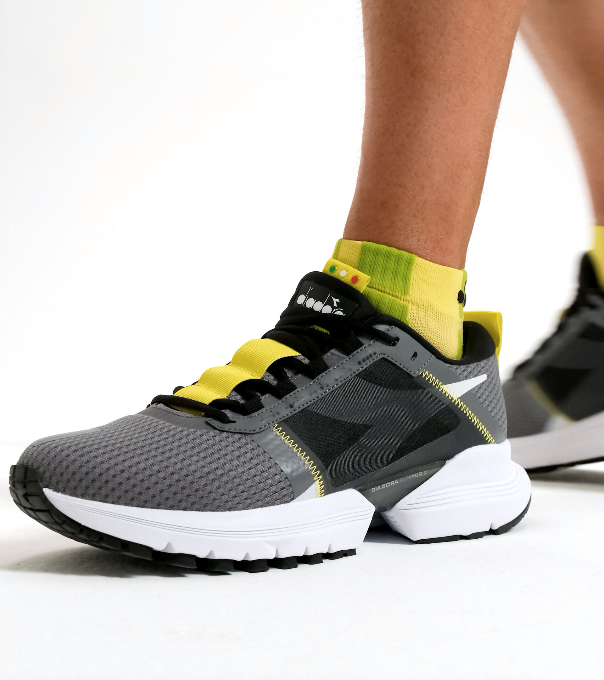 Footwear Sport UOMO MYTHOS BLUSHIELD ELITE TRX 2 STEEL GRAY/BLACK Diadora