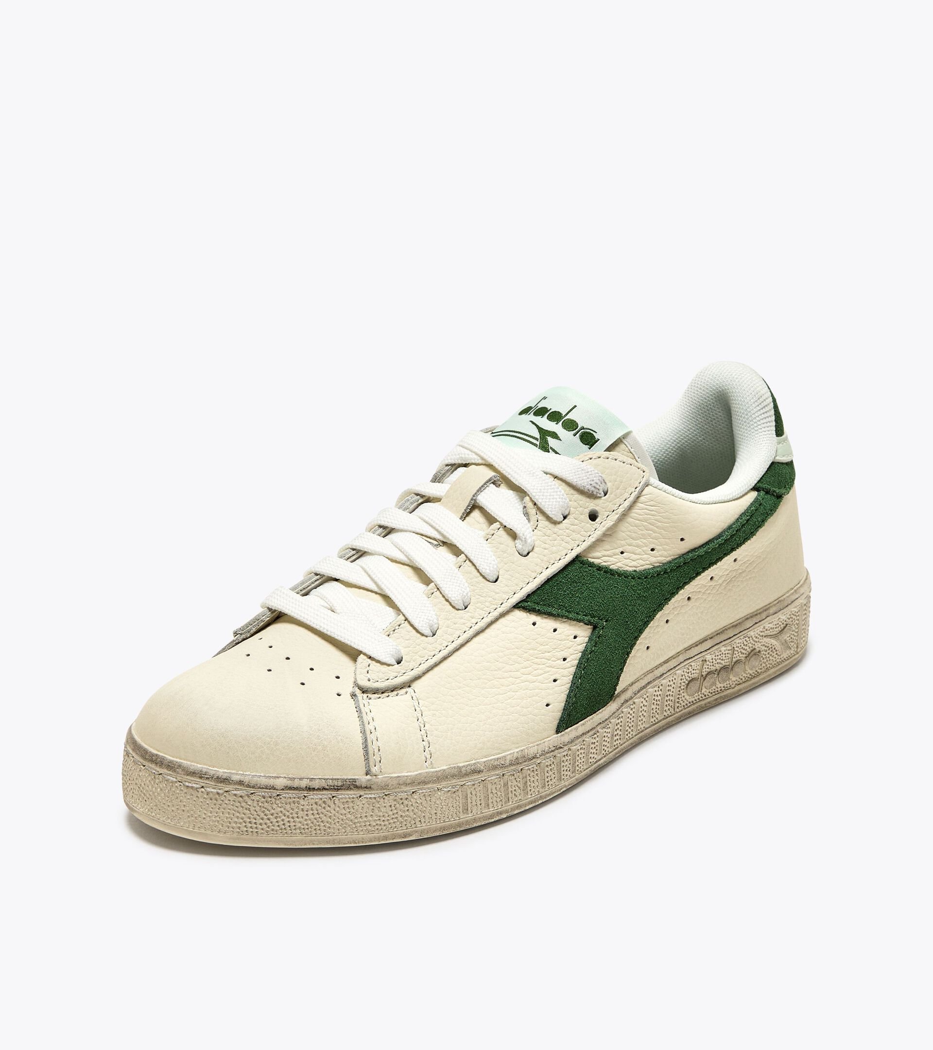 Sporty sneakers - All-Gender GAME L LOW WAXED SUEDE POP GREEN GUARD - Diadora