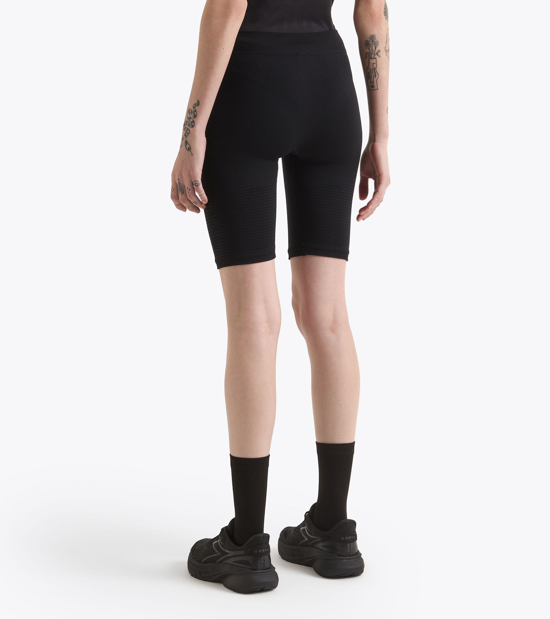 Wärmeregulierende technische Shorts - Running - Damen
L. SHORTER STRATOUNO SCHWARZ - Diadora