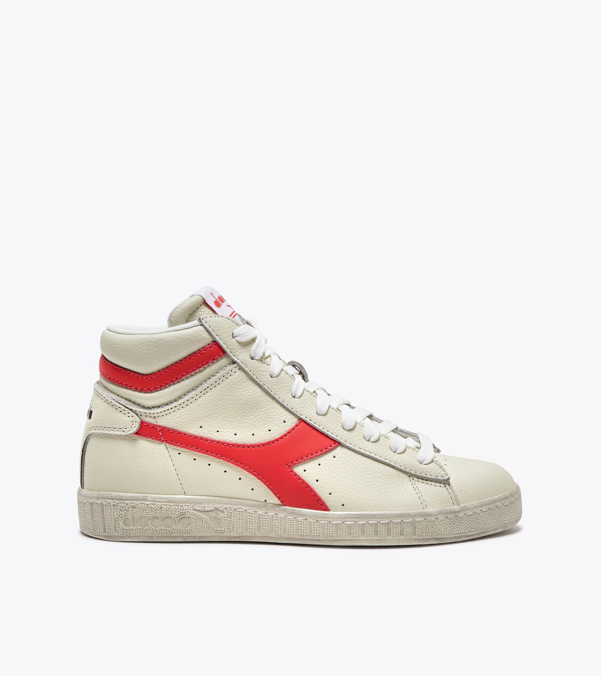 Sporty sneakers - Unisex GAME L HIGH FLUO WAXED SUPER WHITE /HOT CORAL - Diadora