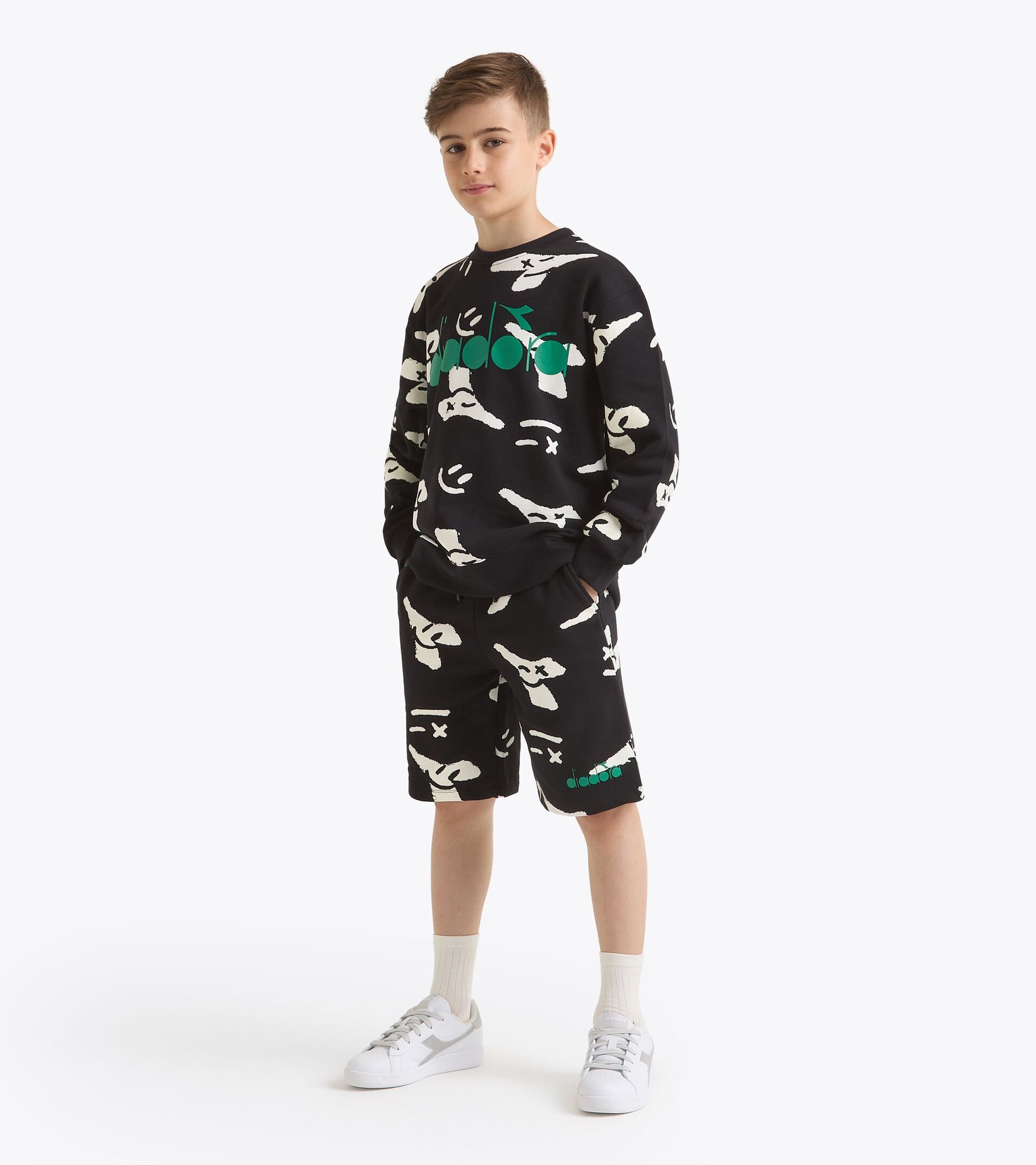 Bermuda - Fit comfort - Boy
JB. BERMUDA SMILE LOGO BLACK - Diadora