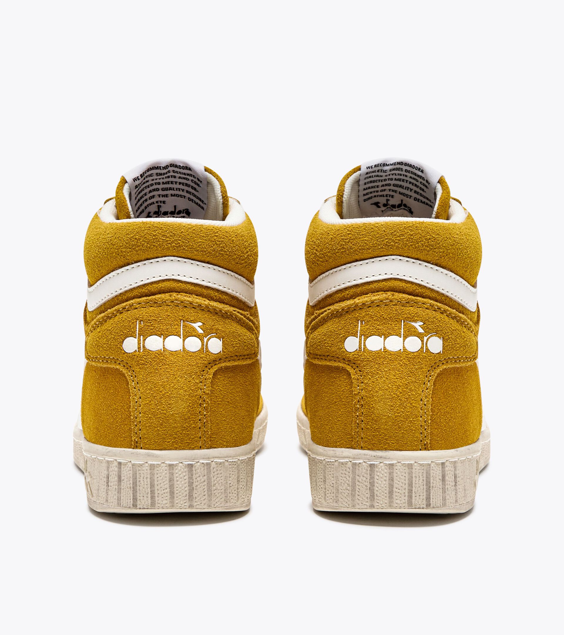 Sporty sneakers - Gender neutral GAME L HIGH SUEDE WAXED YELLOW OCHRE - Diadora
