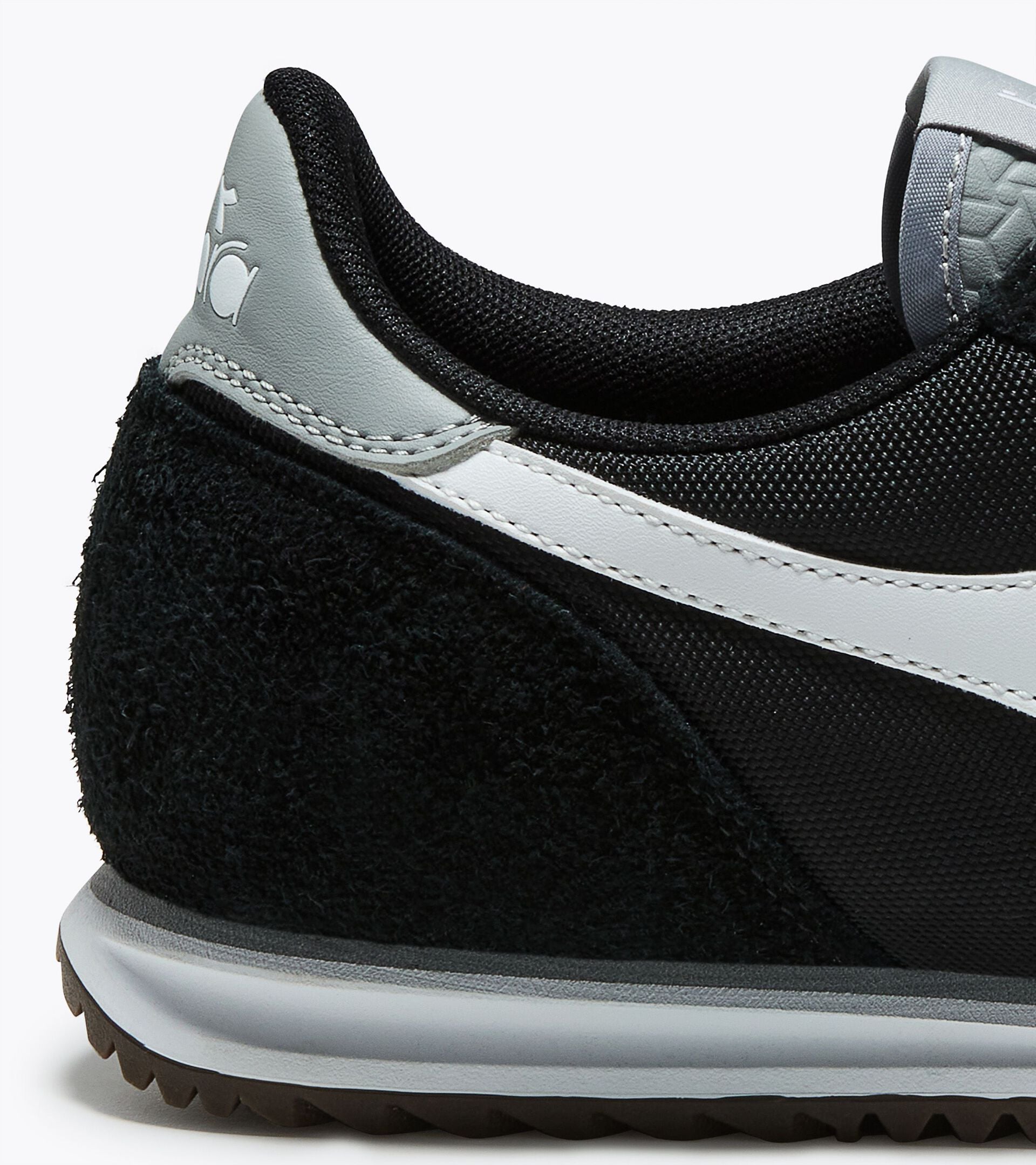 Sneakers - For every gender CROSS RAINY BLACK - Diadora