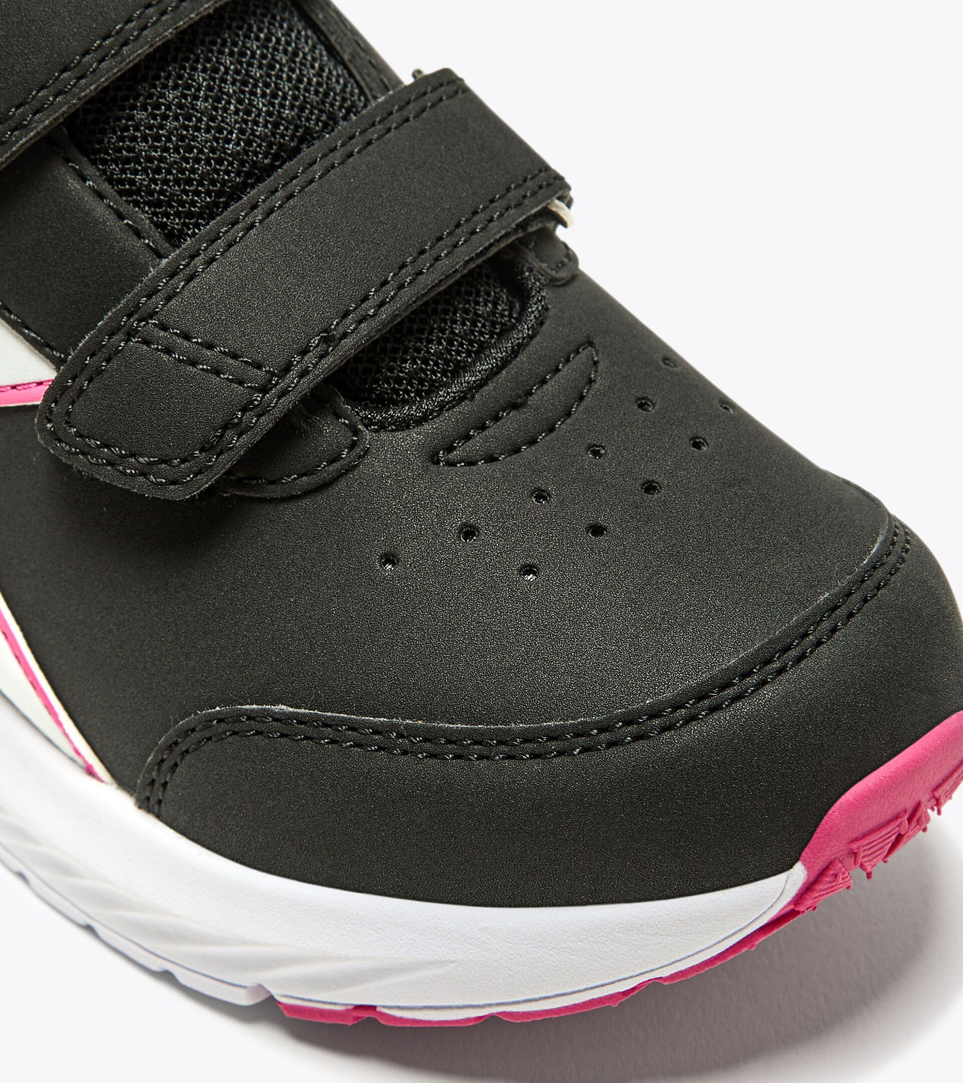 Sports shoe fod kids - 4 to 8 years - Gender Neutral FALCON 3 SL JR V BLACK/FUCHSIA PURPLE - Diadora
