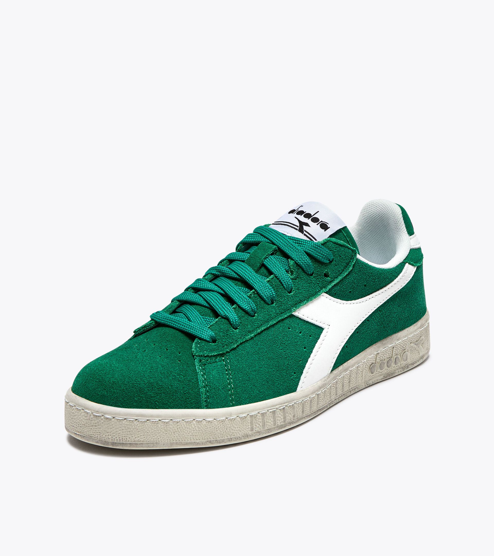 Sporty sneakers - All-Gender GAME L LOW SUEDE WAXED GREEN PEPPERMINT - Diadora
