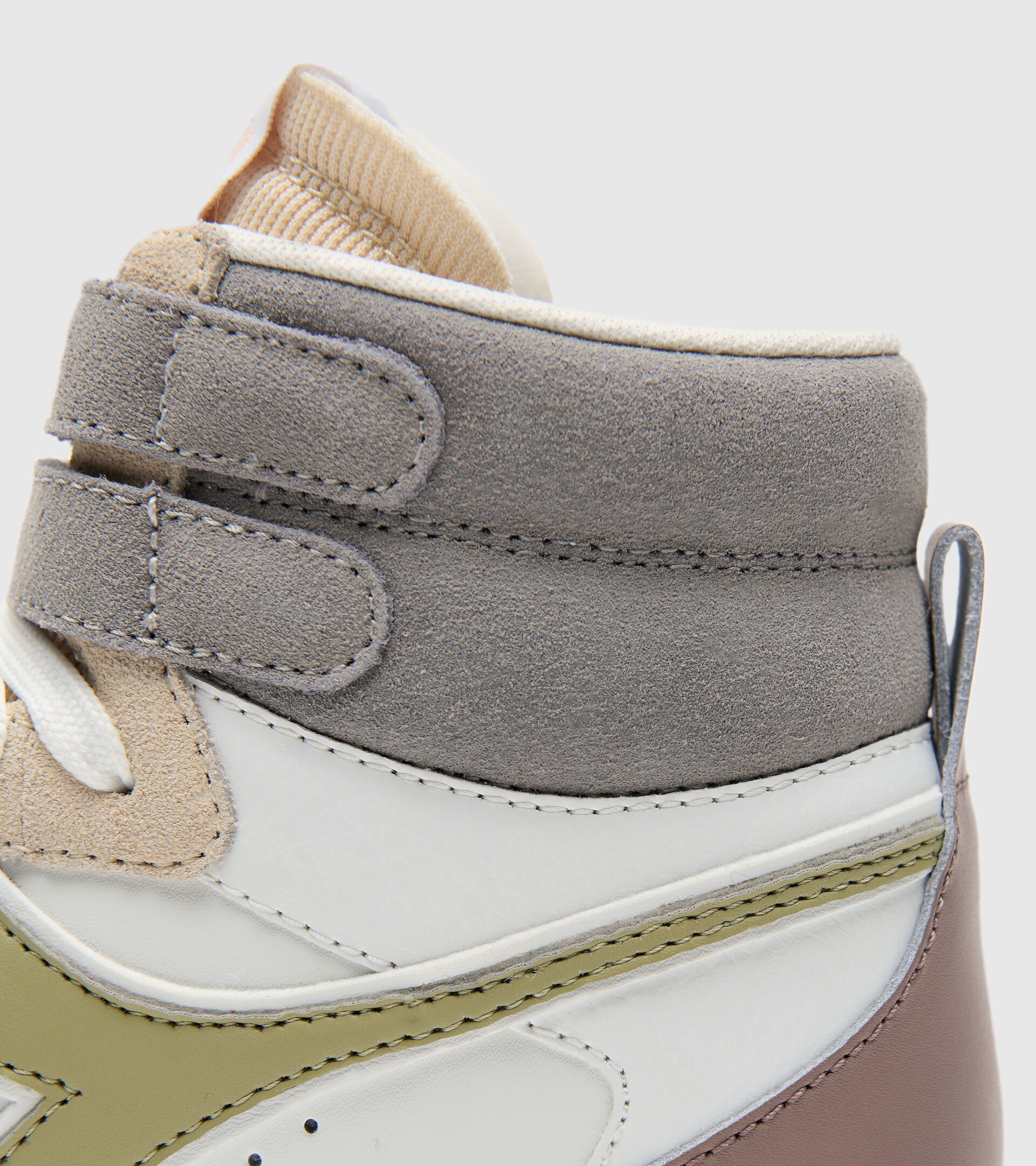 Sports shoes - Women MAGIC BASKET MID ICONA WN WHITE/ANTLER/FLINT GRAY - Diadora