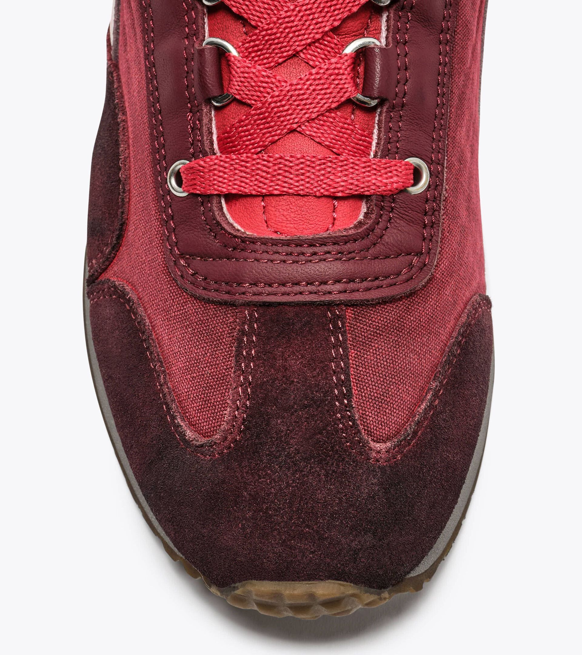 Zapatilla Heritage de ca&ntilde;a baja - Para todos los g&eacute;neros
 EQUIPE DIRTY SW EVO HORNEADO MANZANA - Diadora