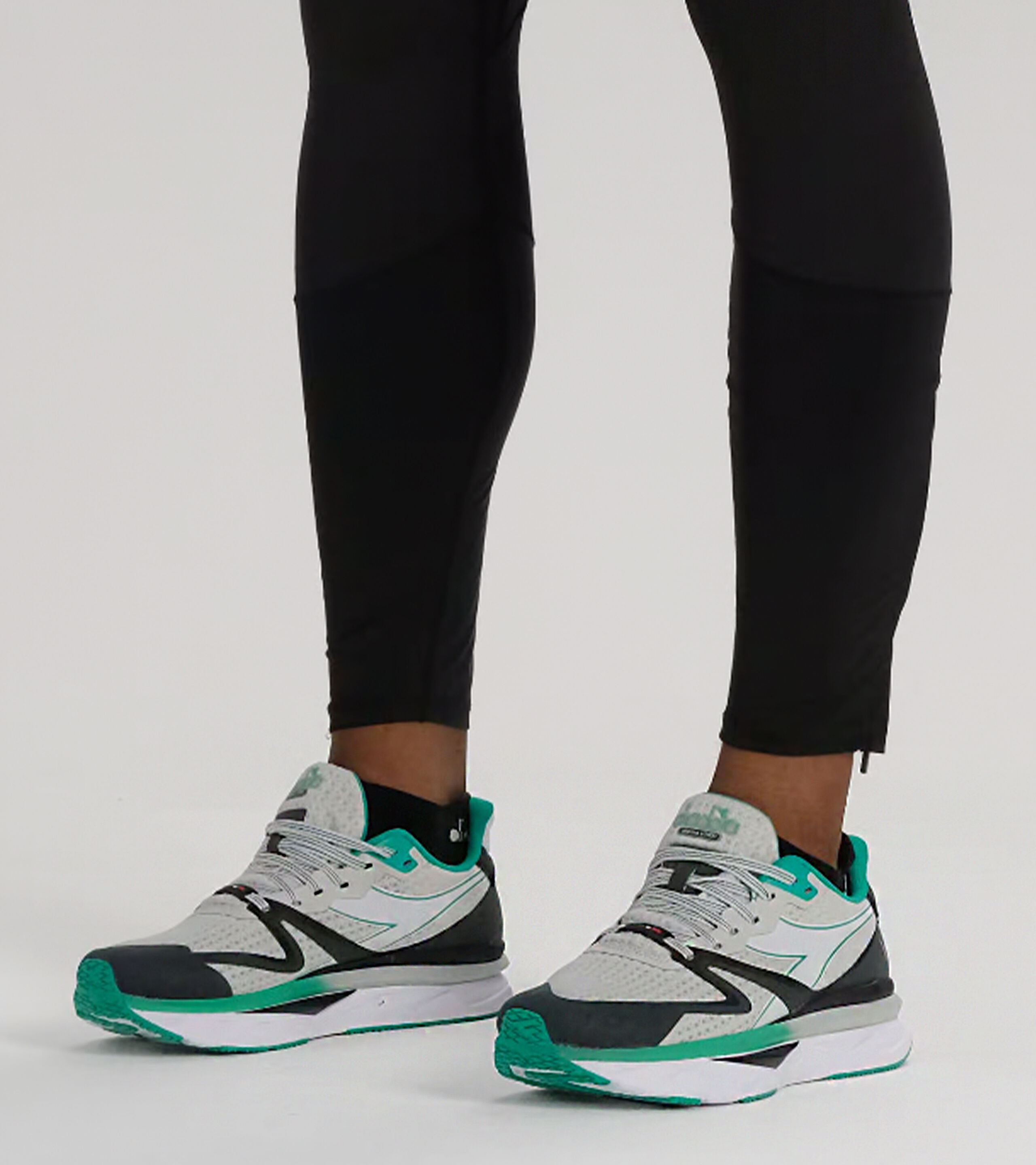 Diadora v 7000 deals